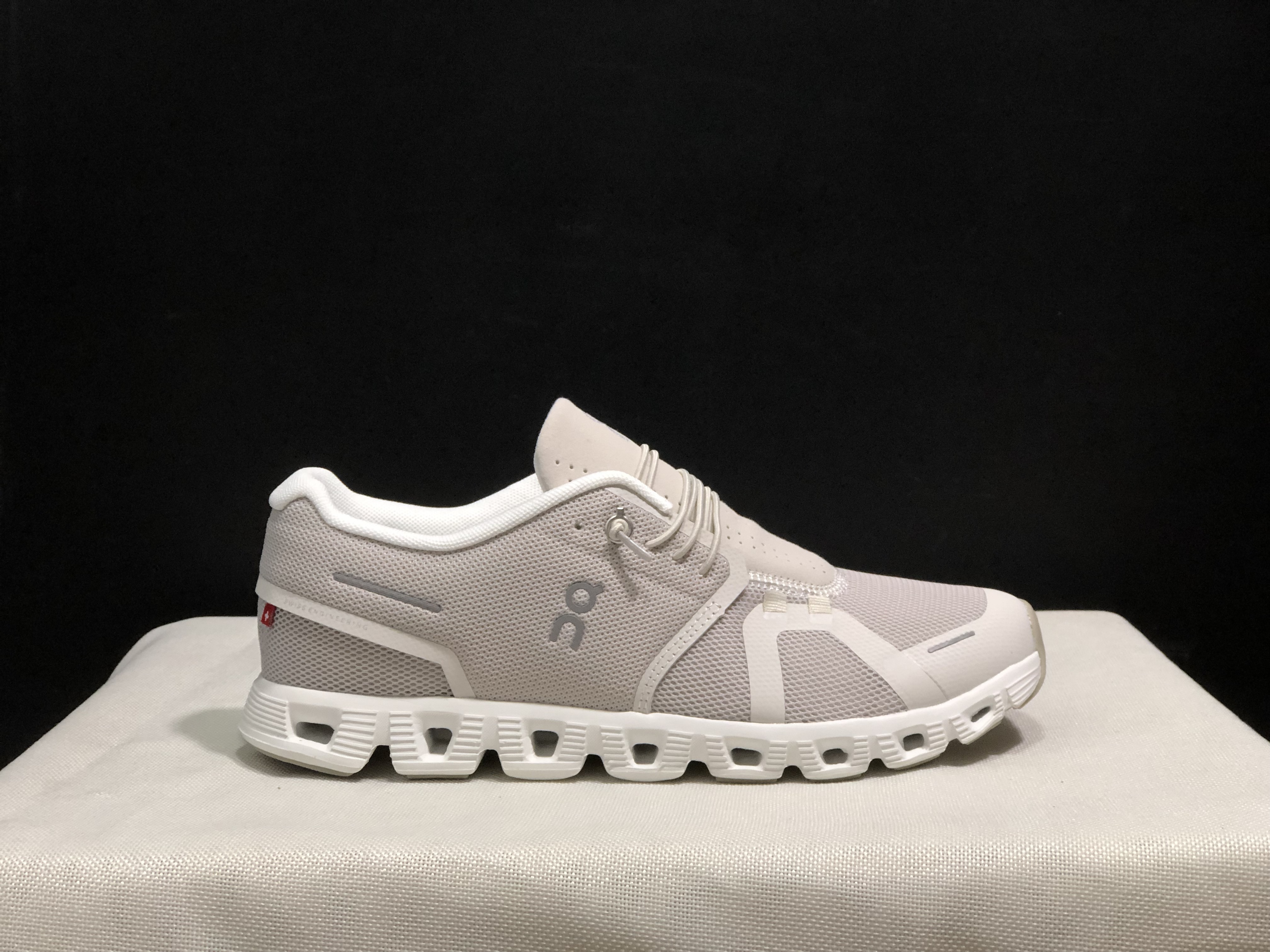 46$ On Cloud 5 4 size 36-45 CHT8 gallery