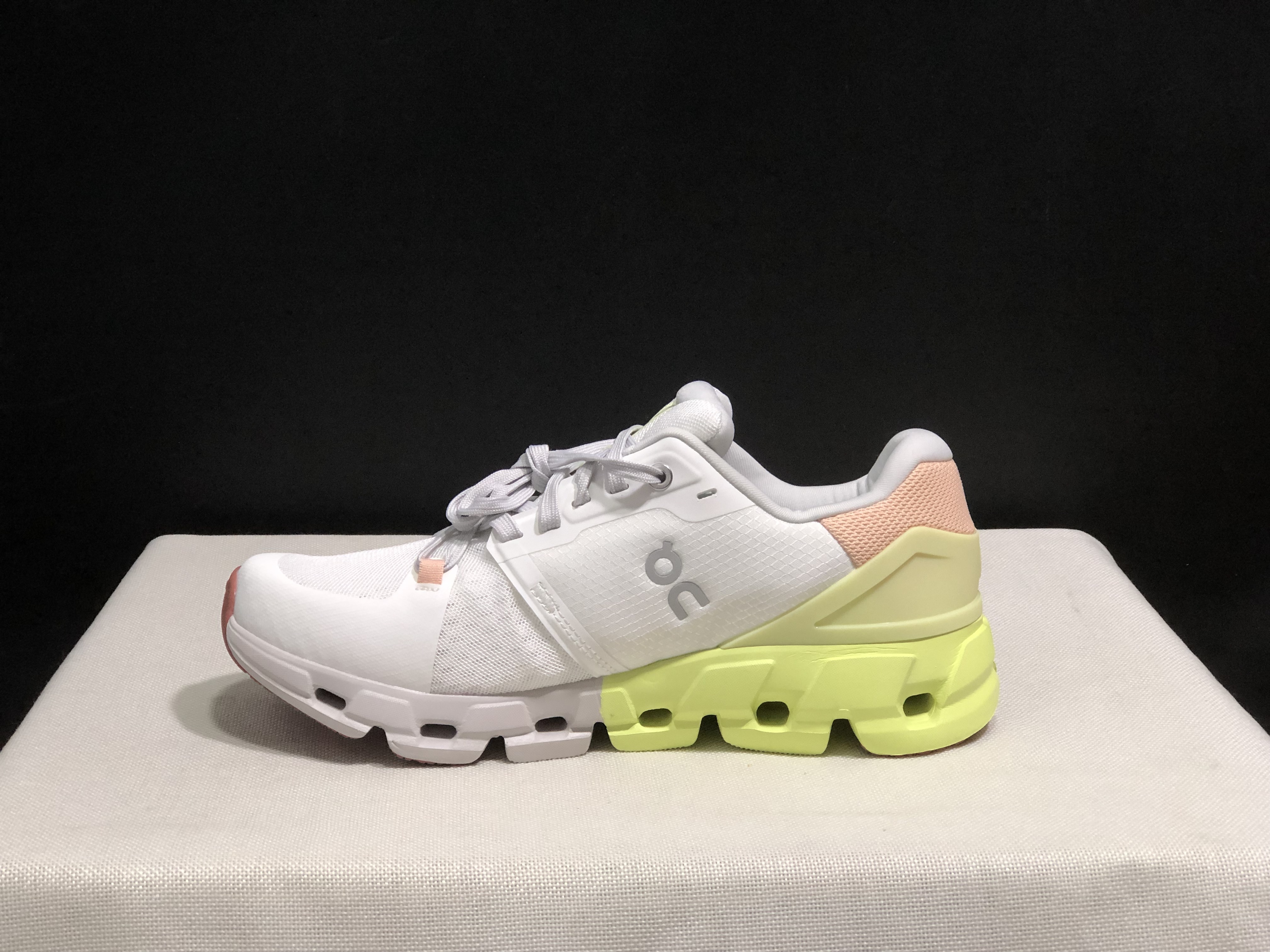 46$ On Cloudflyer 4 size 36-45 CHT22 gallery