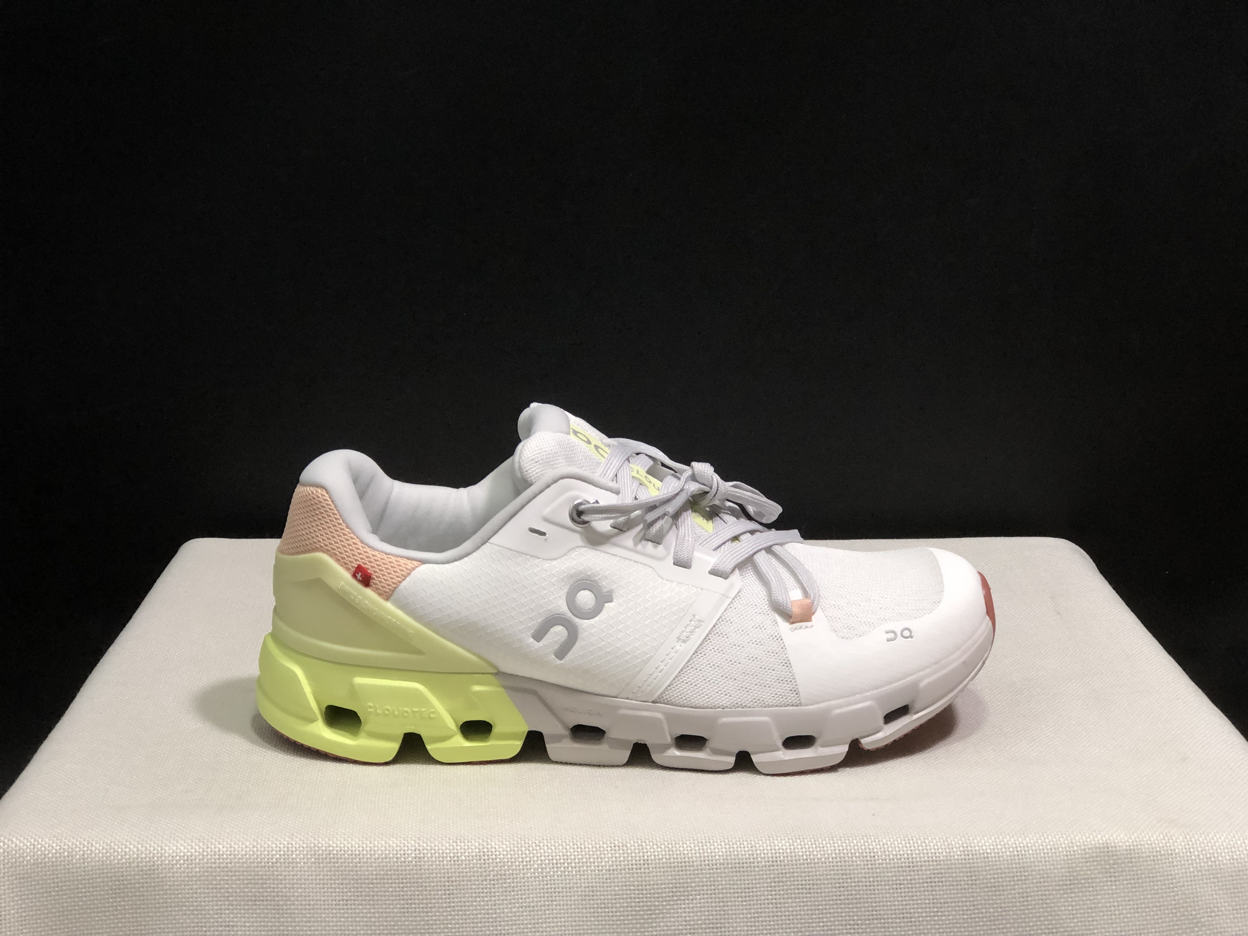 46$ On Cloudflyer 4 size 36-45 CHT22 gallery