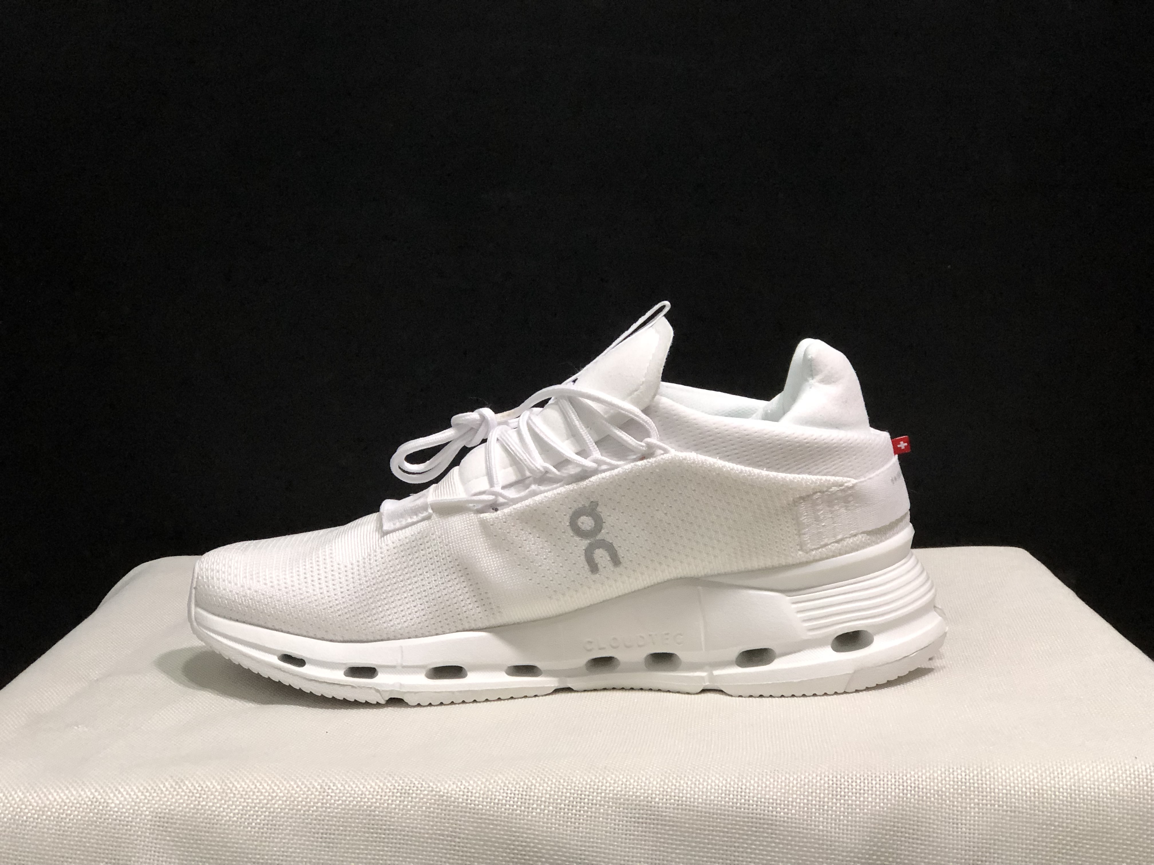 46$ On Cloudnova size 36-45 CHT24 gallery