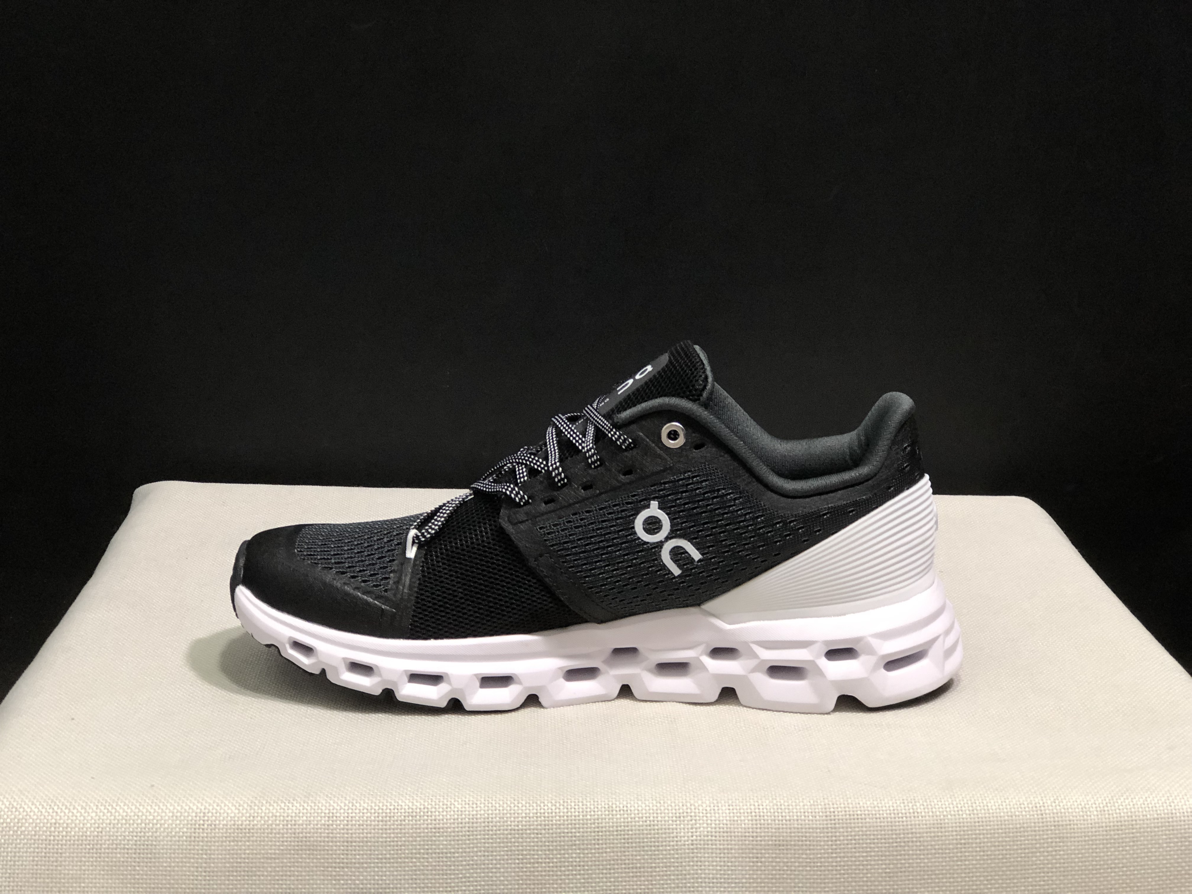 46$ On Cloudstratus Half size 36-46 CHT26 gallery