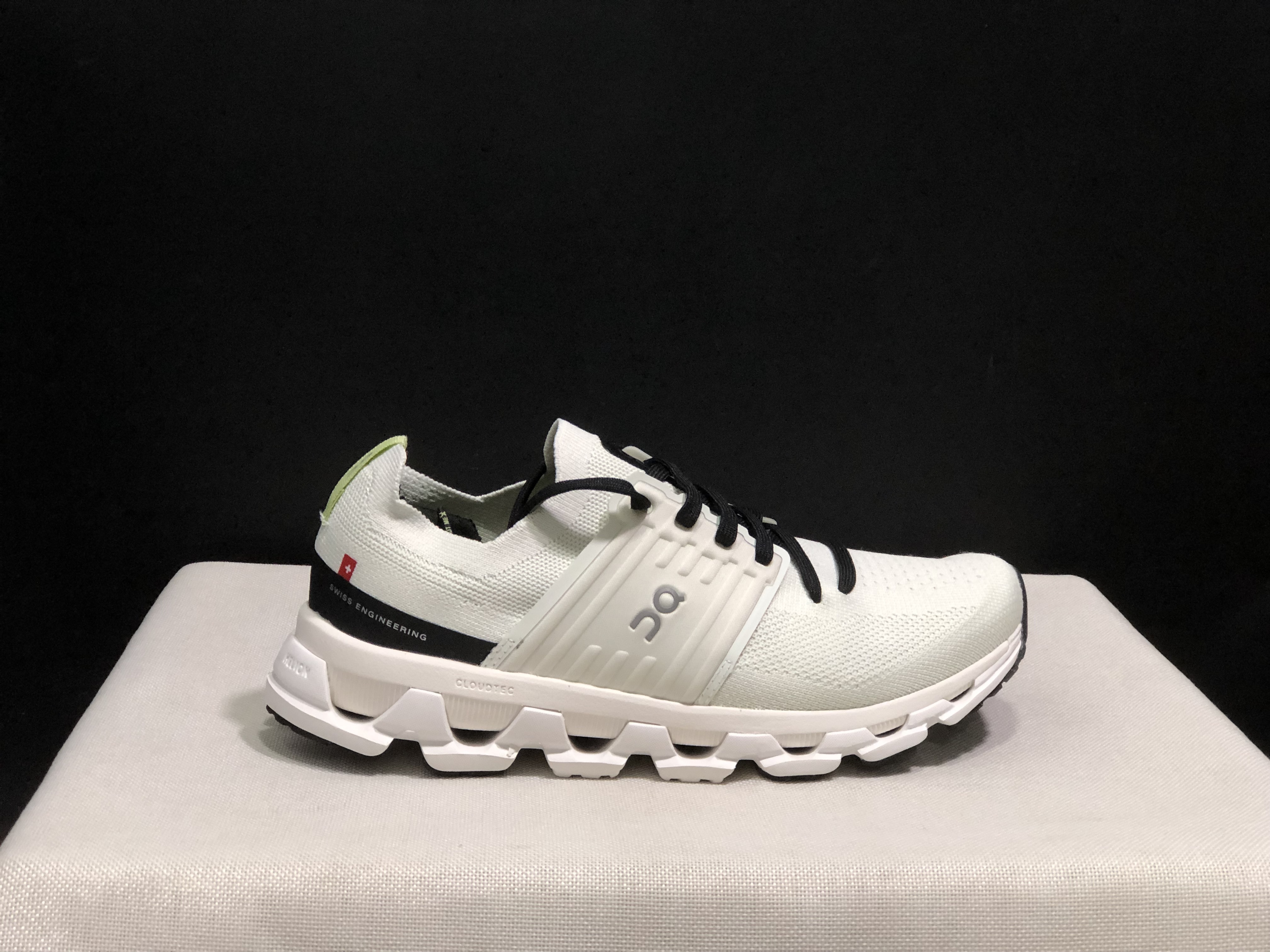 46$ On Cloudswift 3 size 36-46 CHT30 gallery
