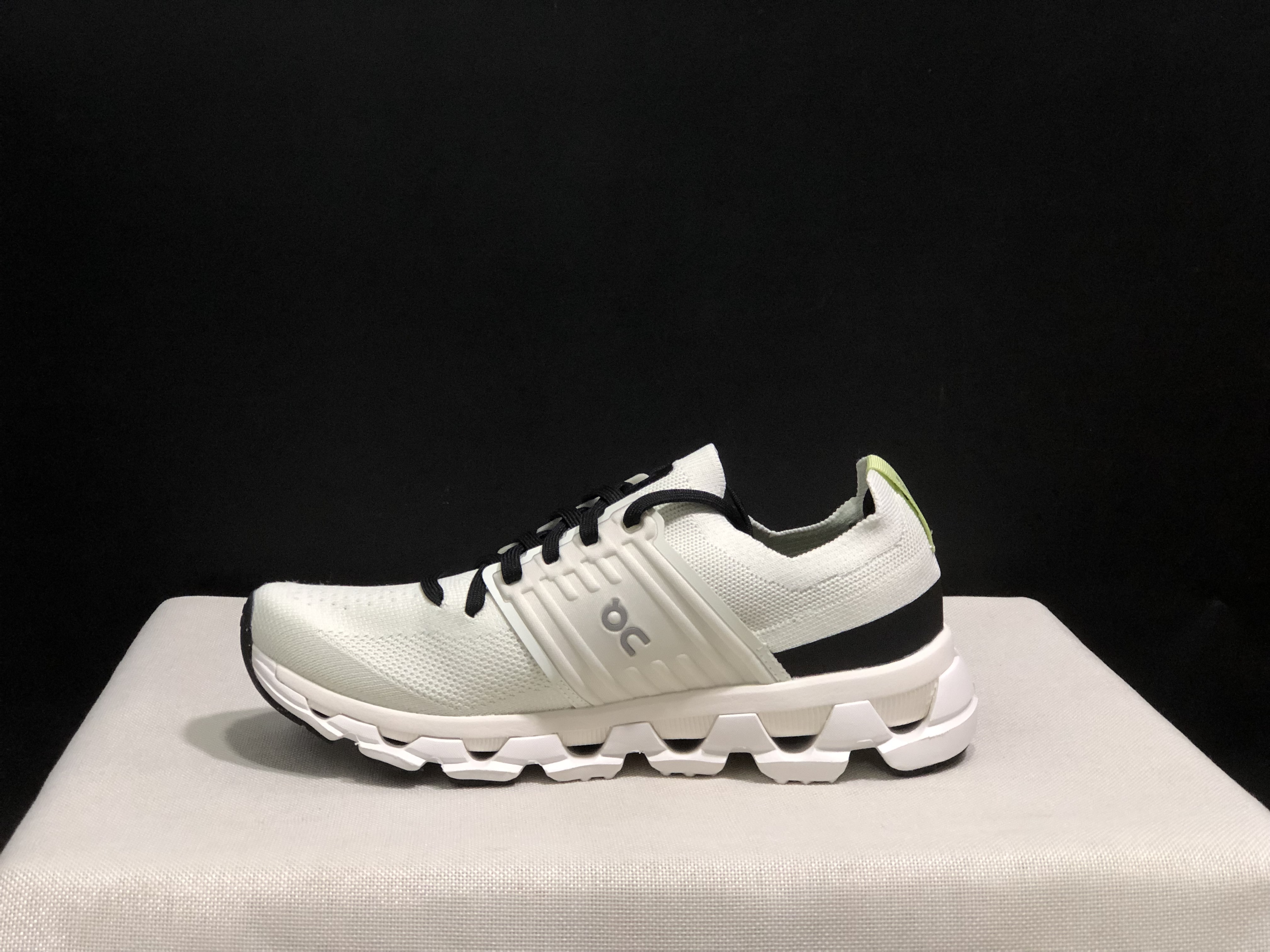 46$ On Cloudswift 3 size 36-46 CHT30 gallery