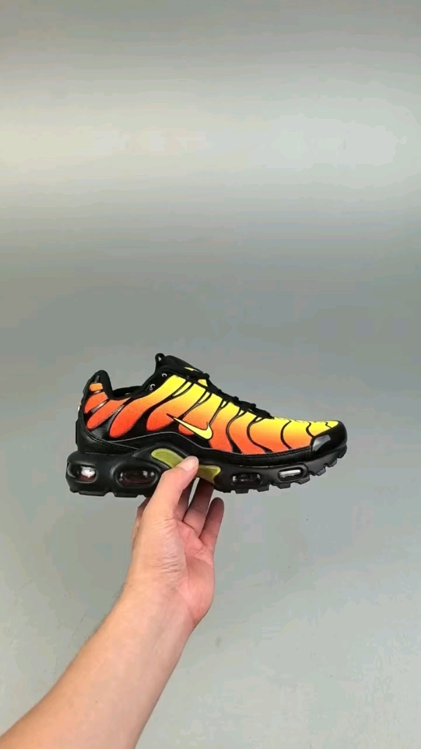 47$ Nike AIR MAX PLUS size 36-46 029240 MZ1057 gallery