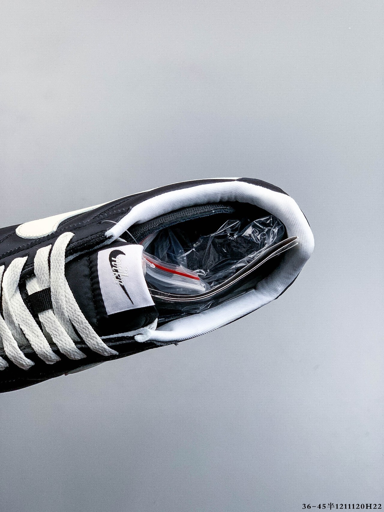 47$ Nike Classic Cortez Nylon Size 36-45 half 123250 QT1676 gallery