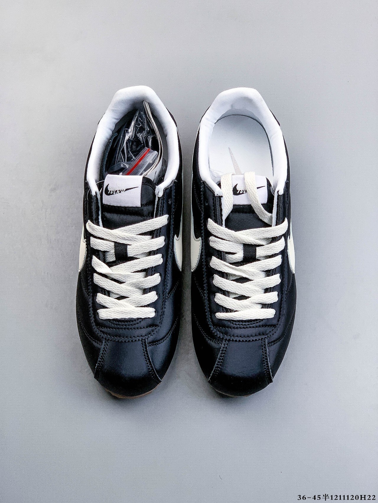 47$ Nike Classic Cortez Nylon Size 36-45 half 123250 QT1676 gallery