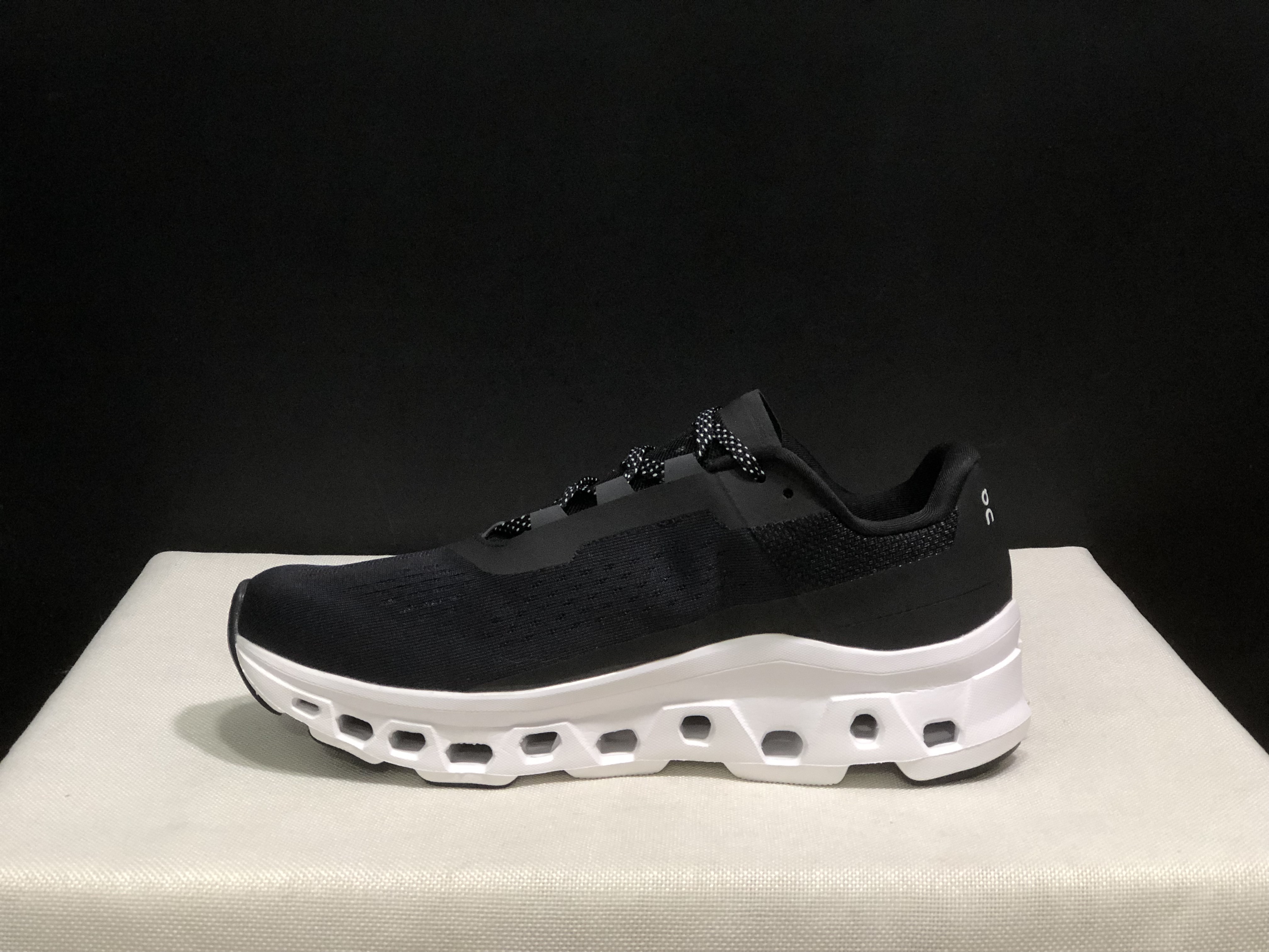 48$ On Cloudmonster 1 size 36-45 CHT34 gallery