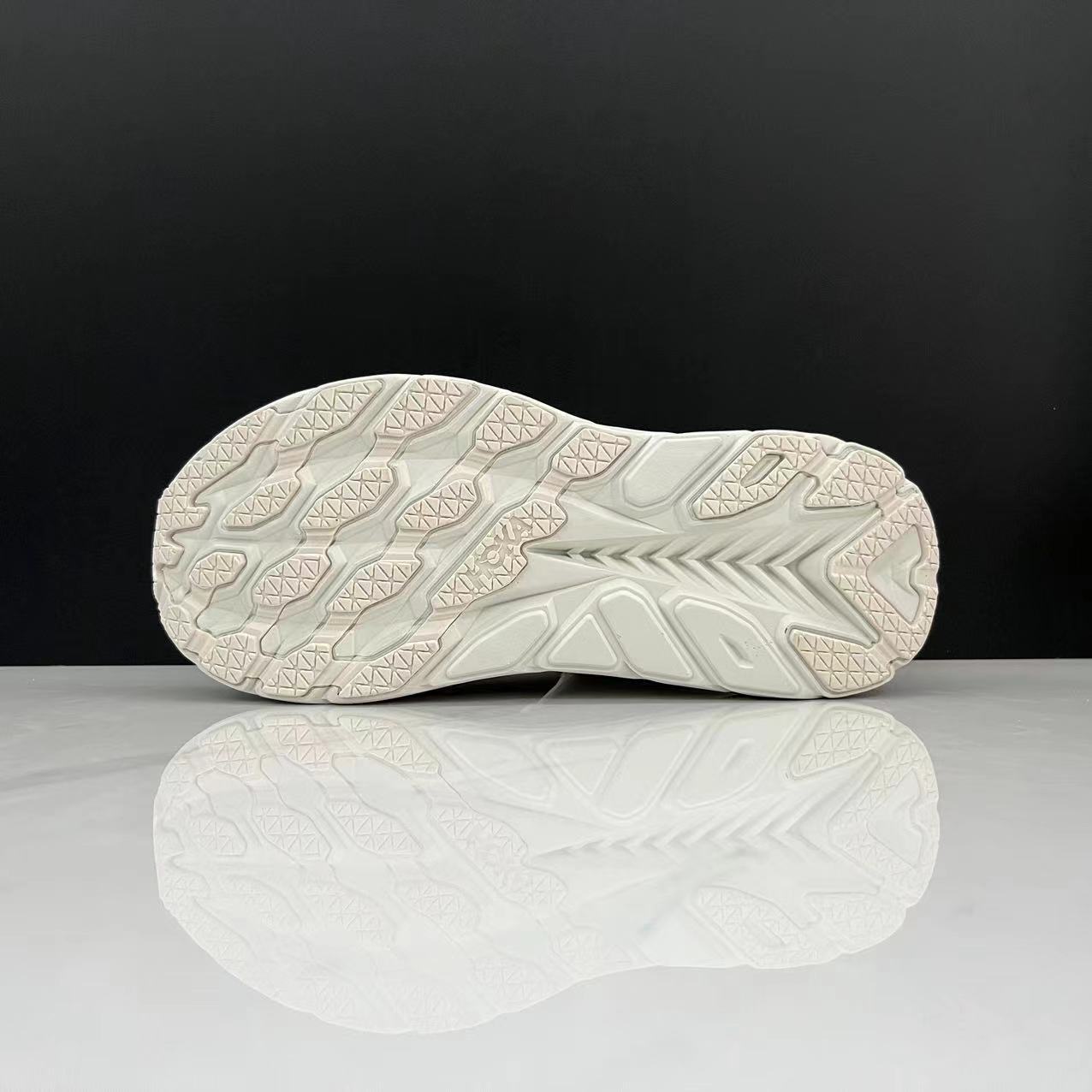 48$ dh HOKA ONE ONE Clifton 8 size 36-45 HK3 gallery