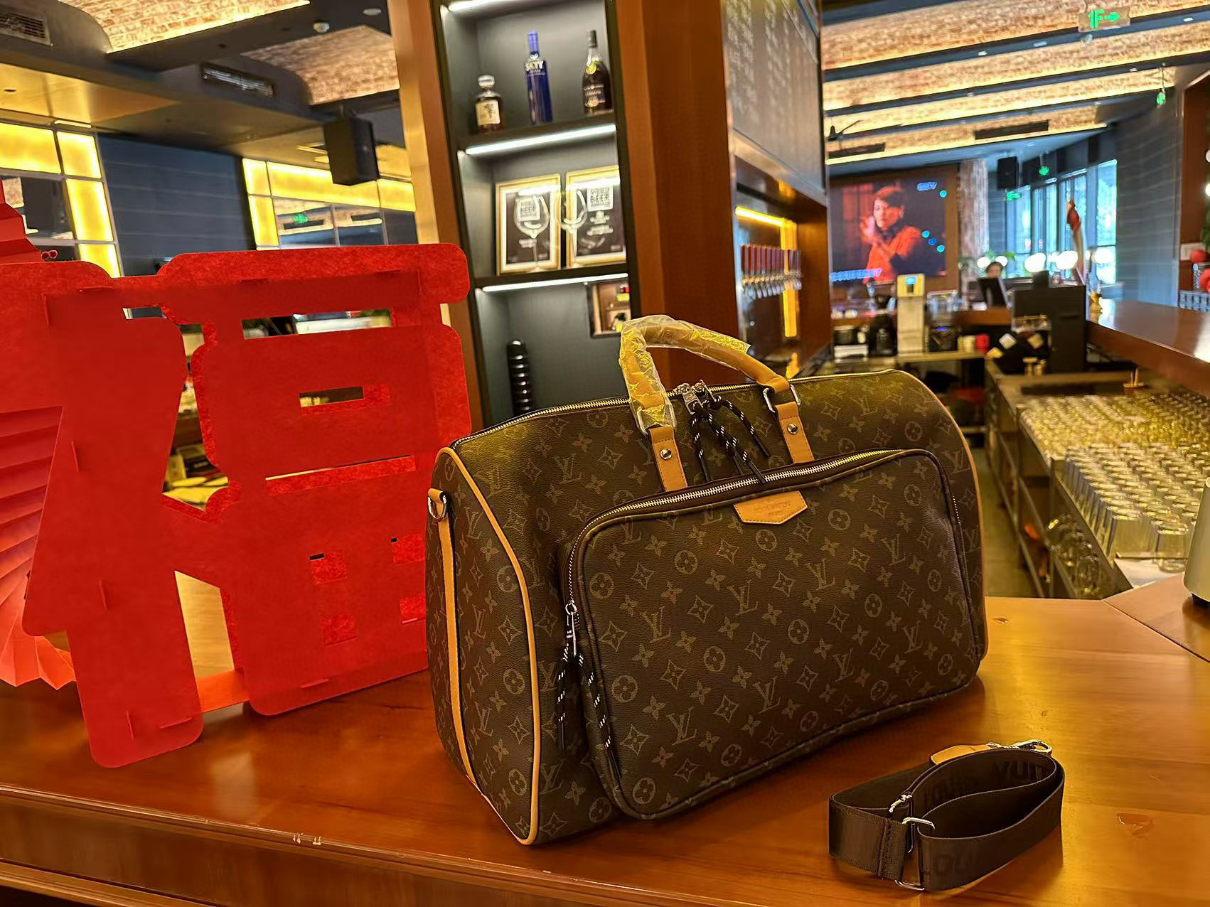 48$ dh LV Travelling bag pu size 50x30x22 cm 52417634384 DX688 gallery