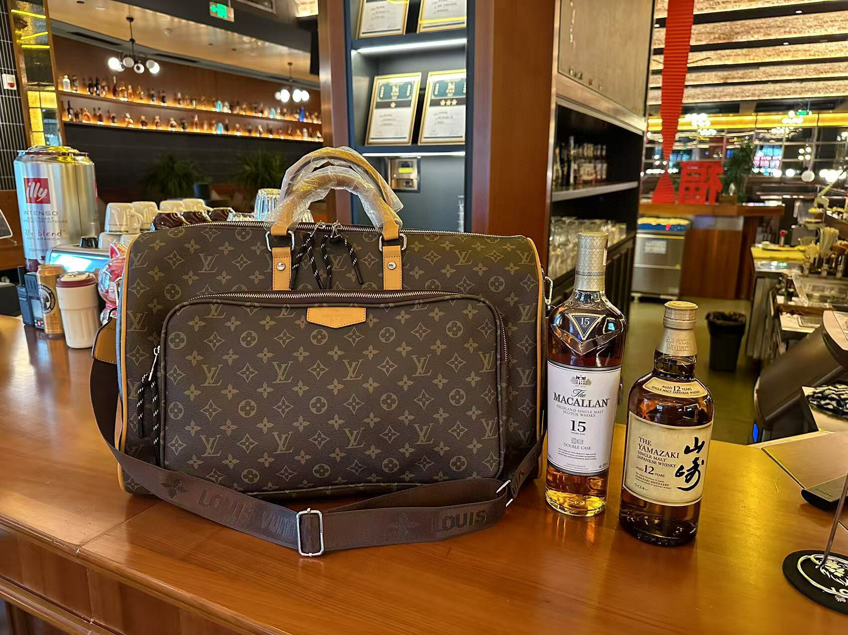48$ dh LV Travelling bag pu size 50x30x22 cm 52417634384 DX688 gallery