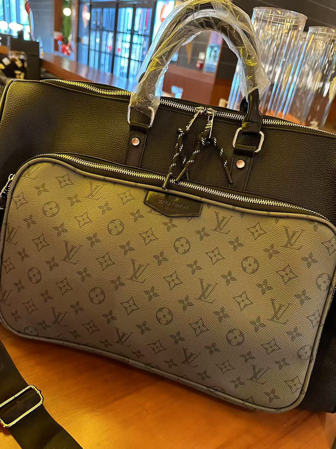 48$ dh LV Travelling bag pu size 50x30x22 cm 52417634384 DX688 gallery