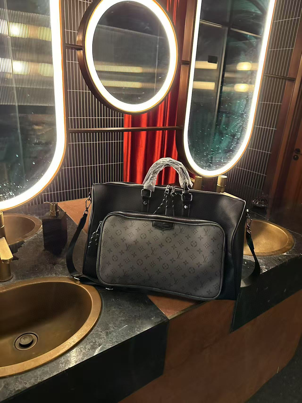 48$ dh LV Travelling bag pu size 50x30x22 cm 52417634384 DX688 gallery