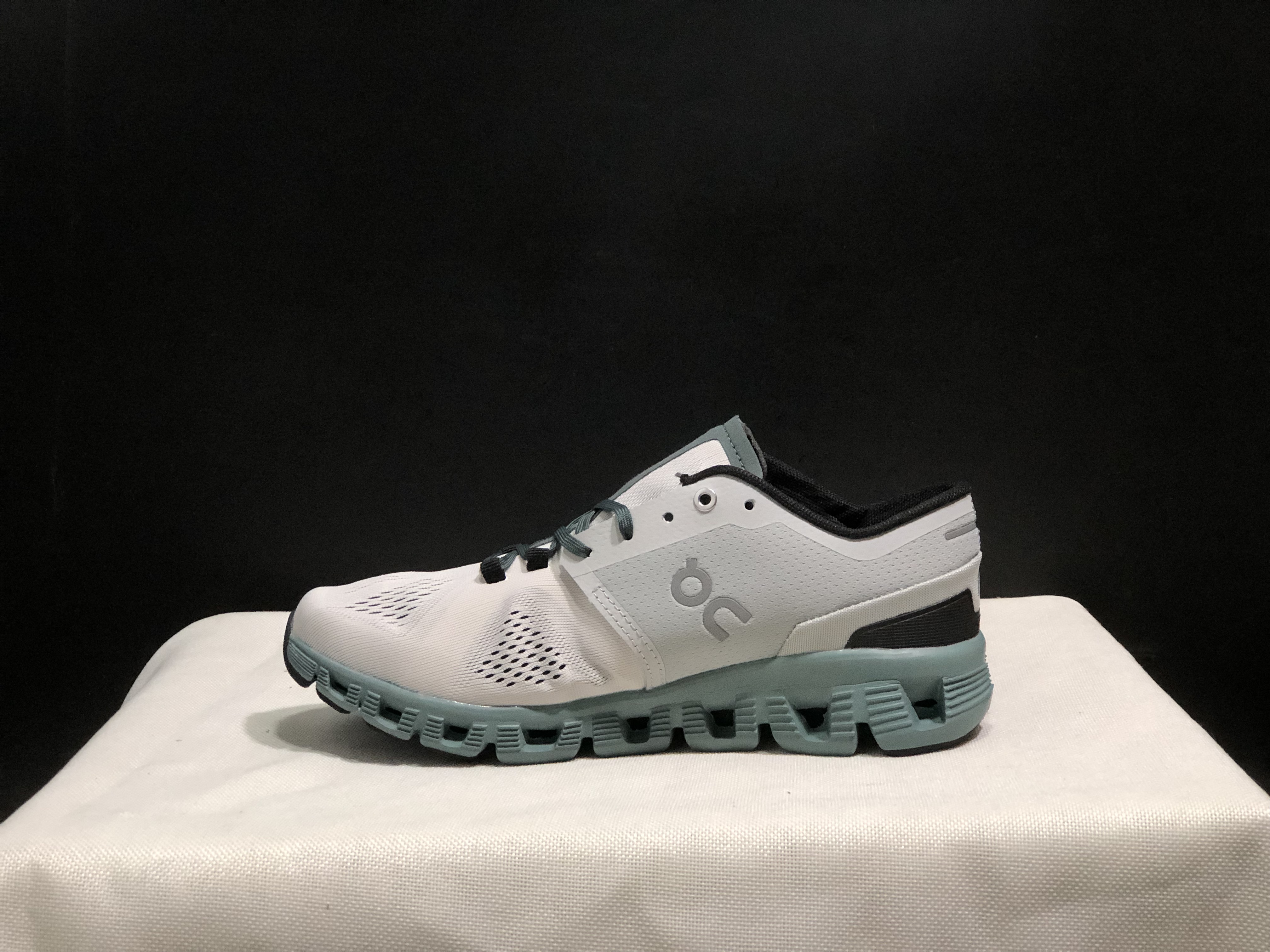 48$ dh On Cloud X 1 size 36-45 CD6 gallery