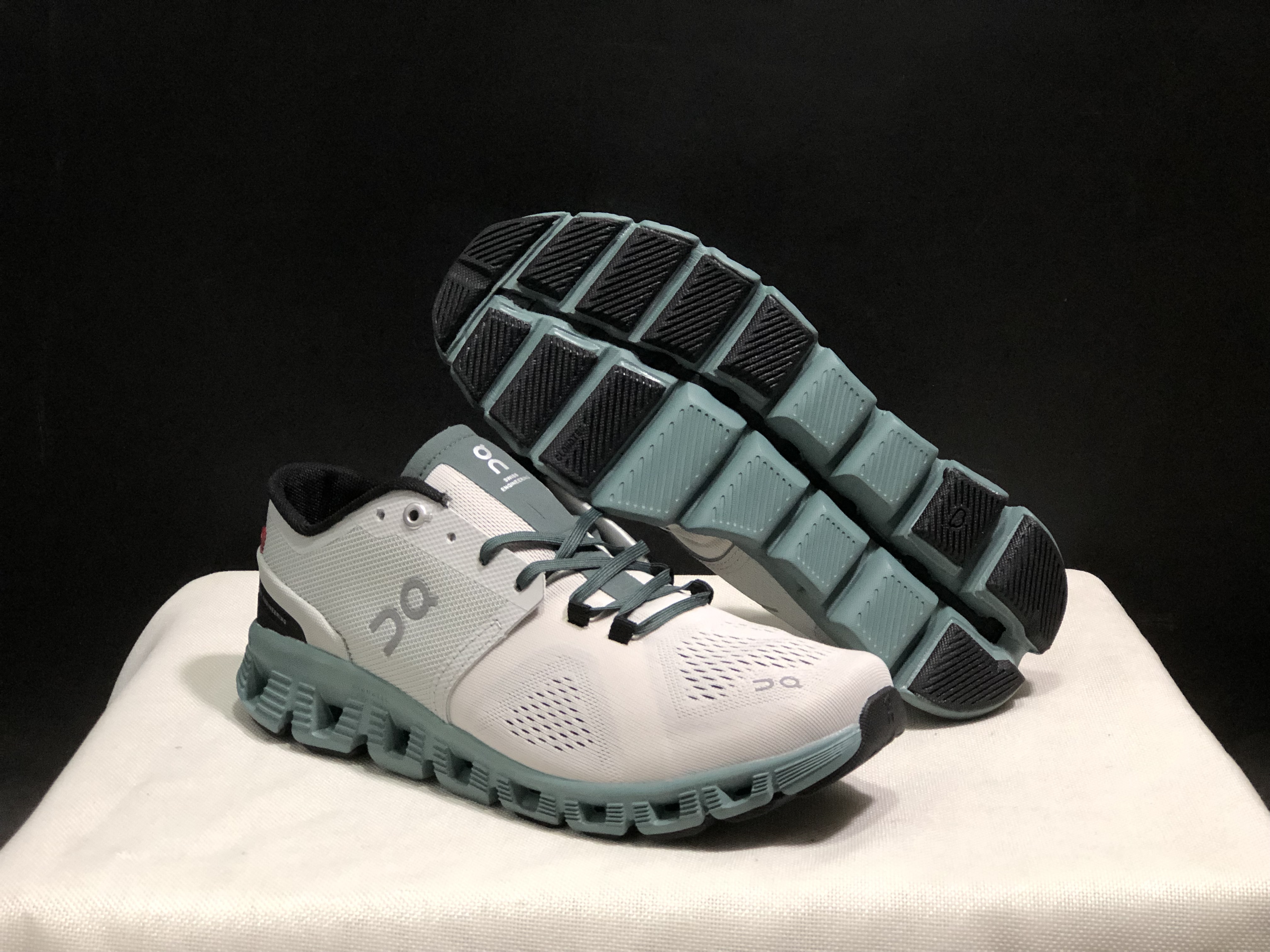 48$ dh On Cloud X 1 size 36-45 CD6 gallery