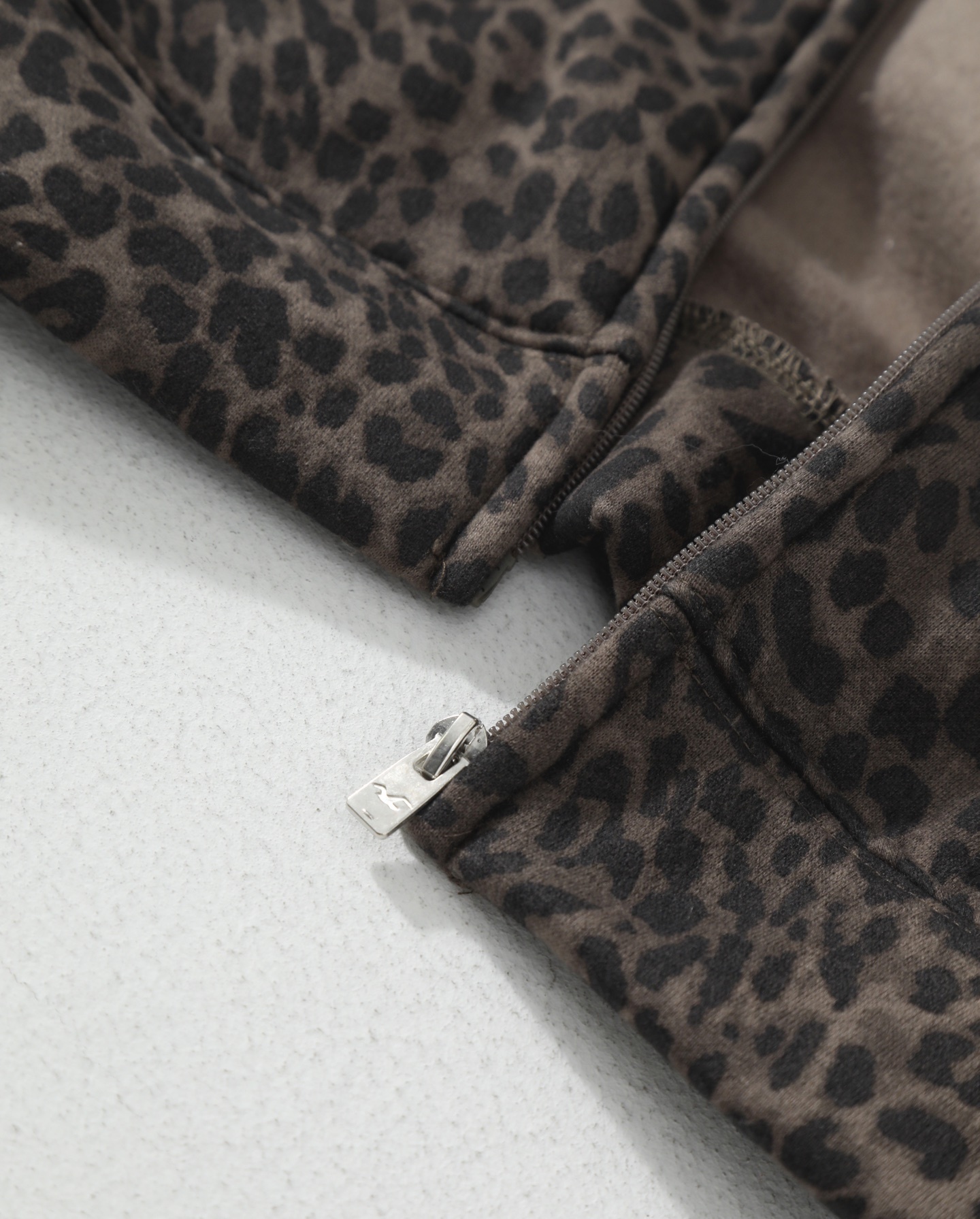 49$ Hollister Leopard Hoodies Size S-L 527260 LNF620 gallery