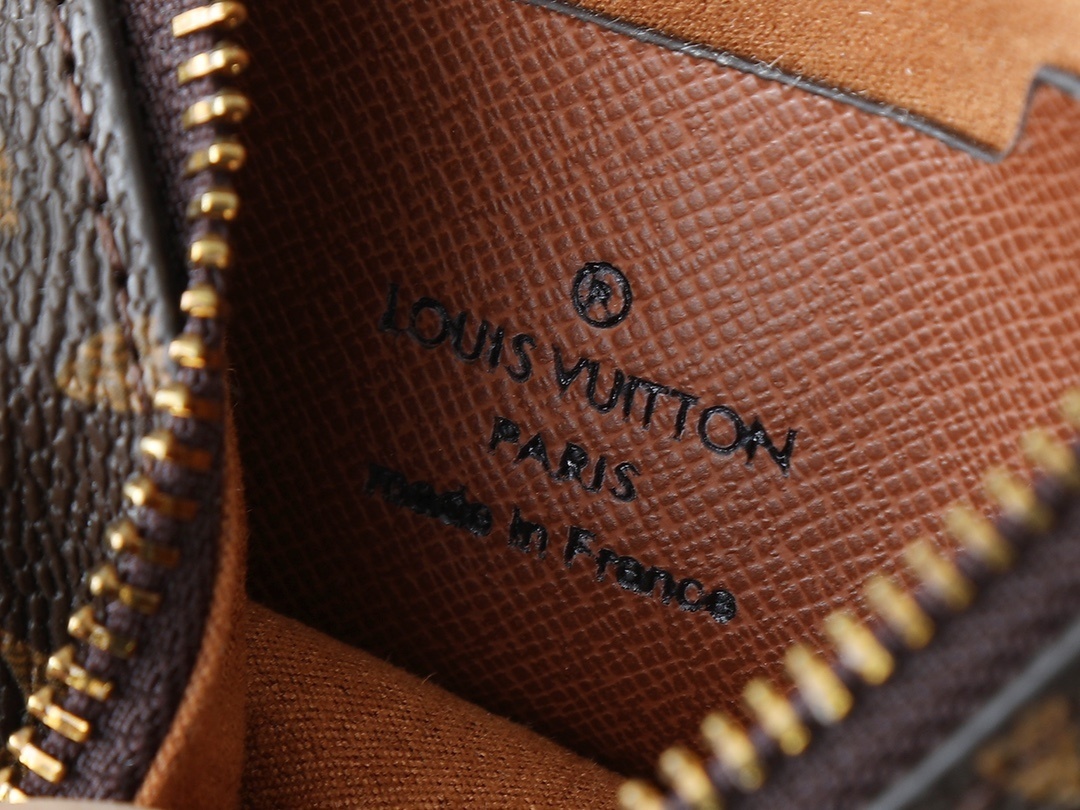 49$ LV Phone Box size 10X17X5 cm 326840 BR2114 gallery