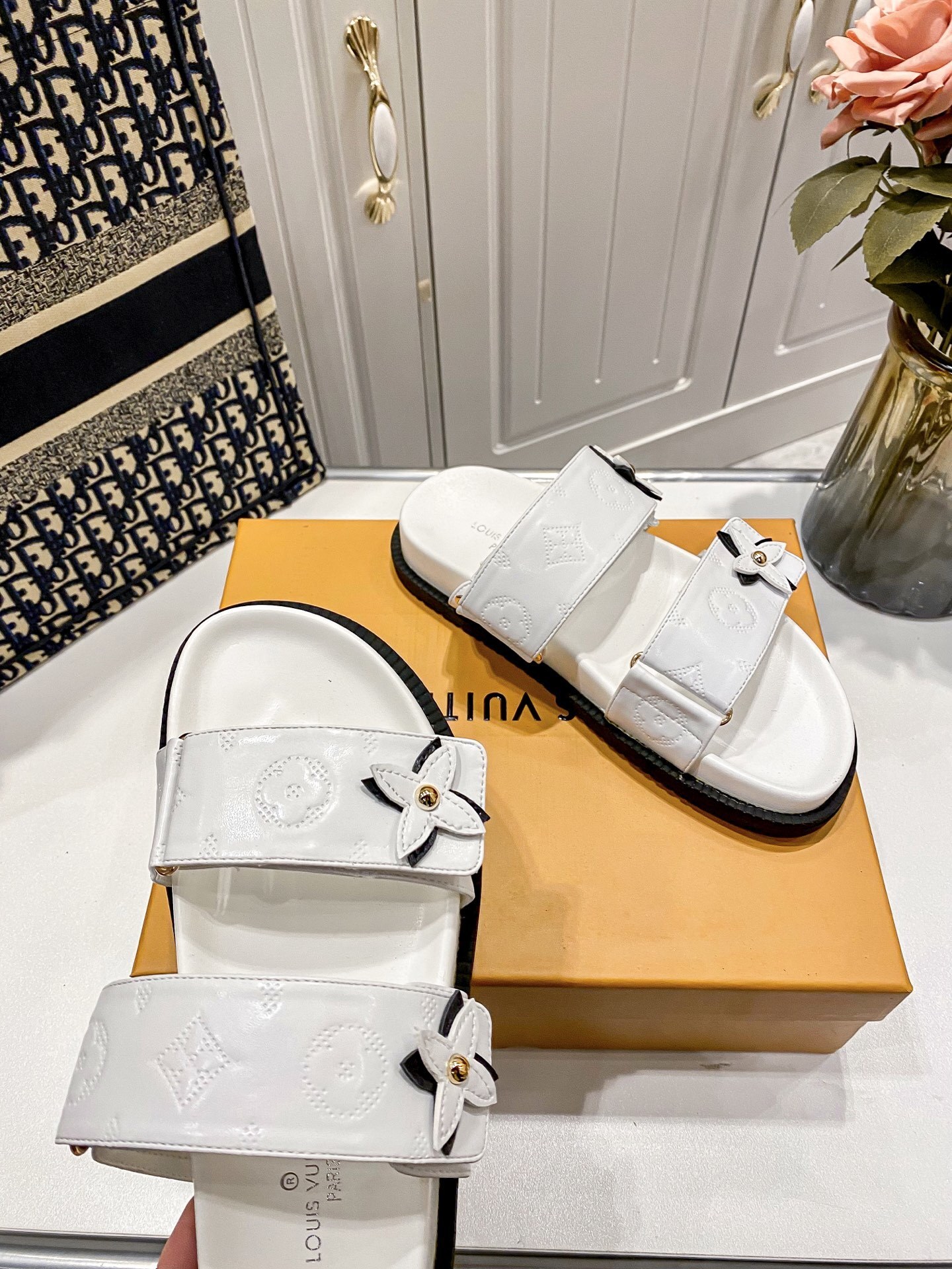 49$ dh LV show bdetails size 35-40 52461034492 JDS472 gallery