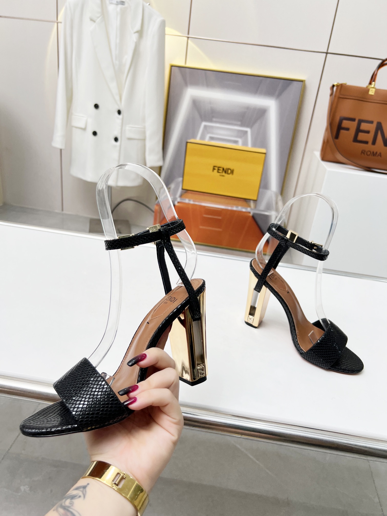 50$ FEND1 Delfina size 35-43 325610 MJL858 gallery
