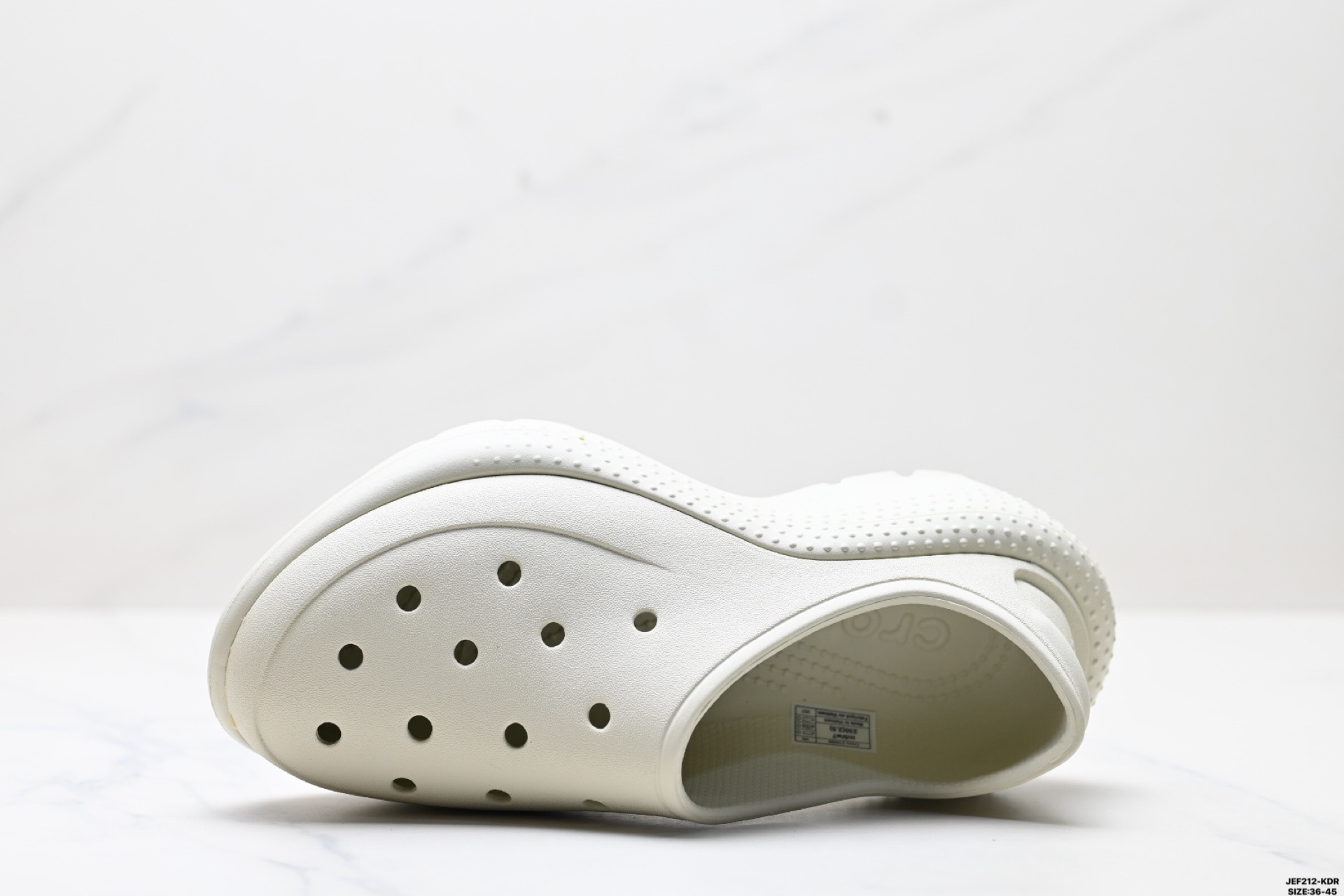 50$ dh Top Quality Crocs Classic Sneakers size 36-45 42175035503 DL485 gallery