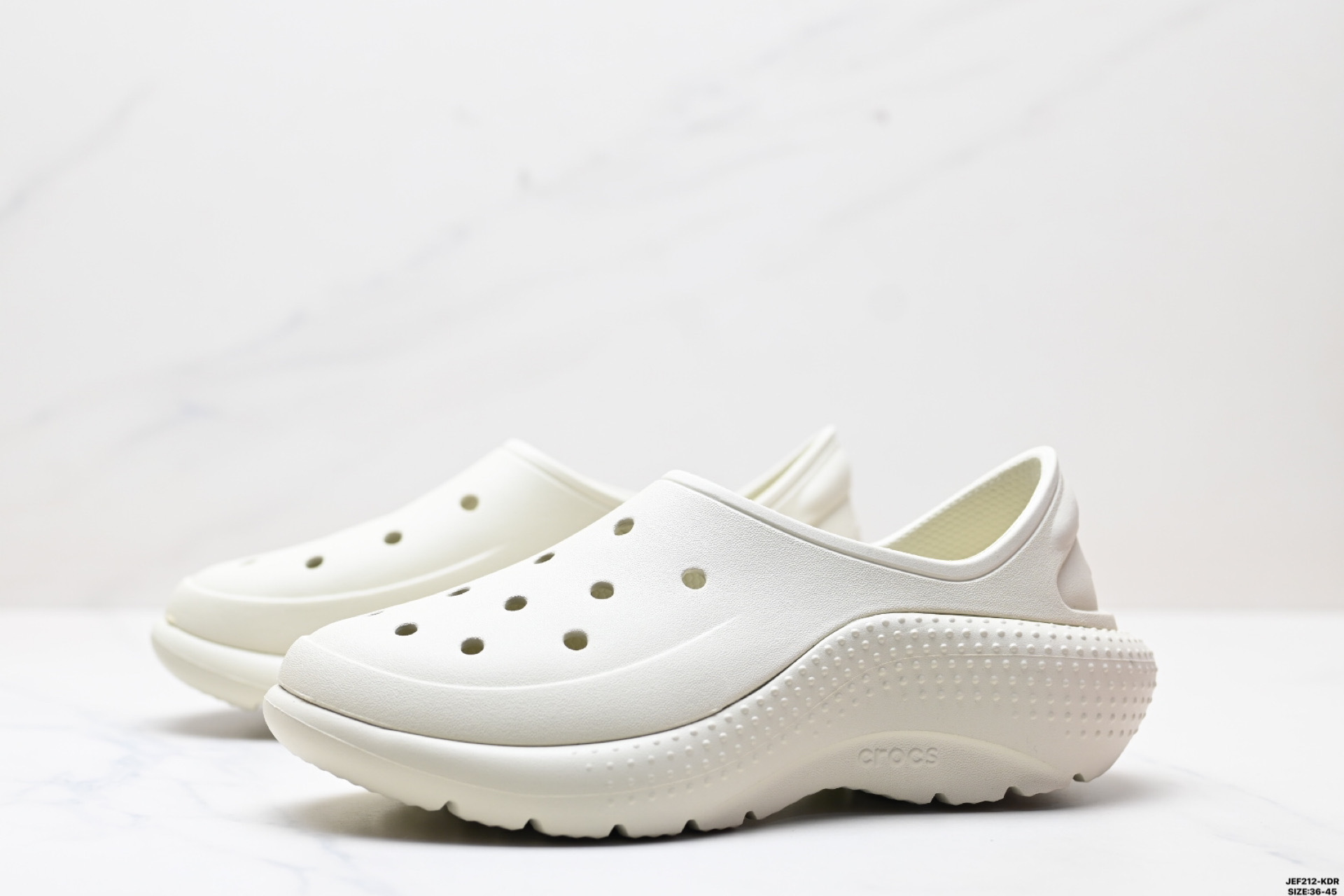 50$ dh Top Quality Crocs Classic Sneakers size 36-45 42175035503 DL485 gallery