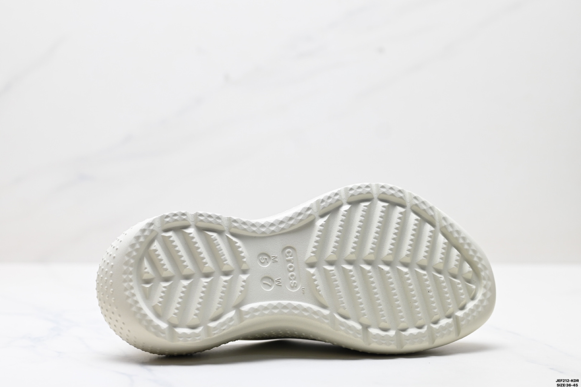 50$ dh Top Quality Crocs Classic Sneakers size 36-45 42175035503 DL485 gallery