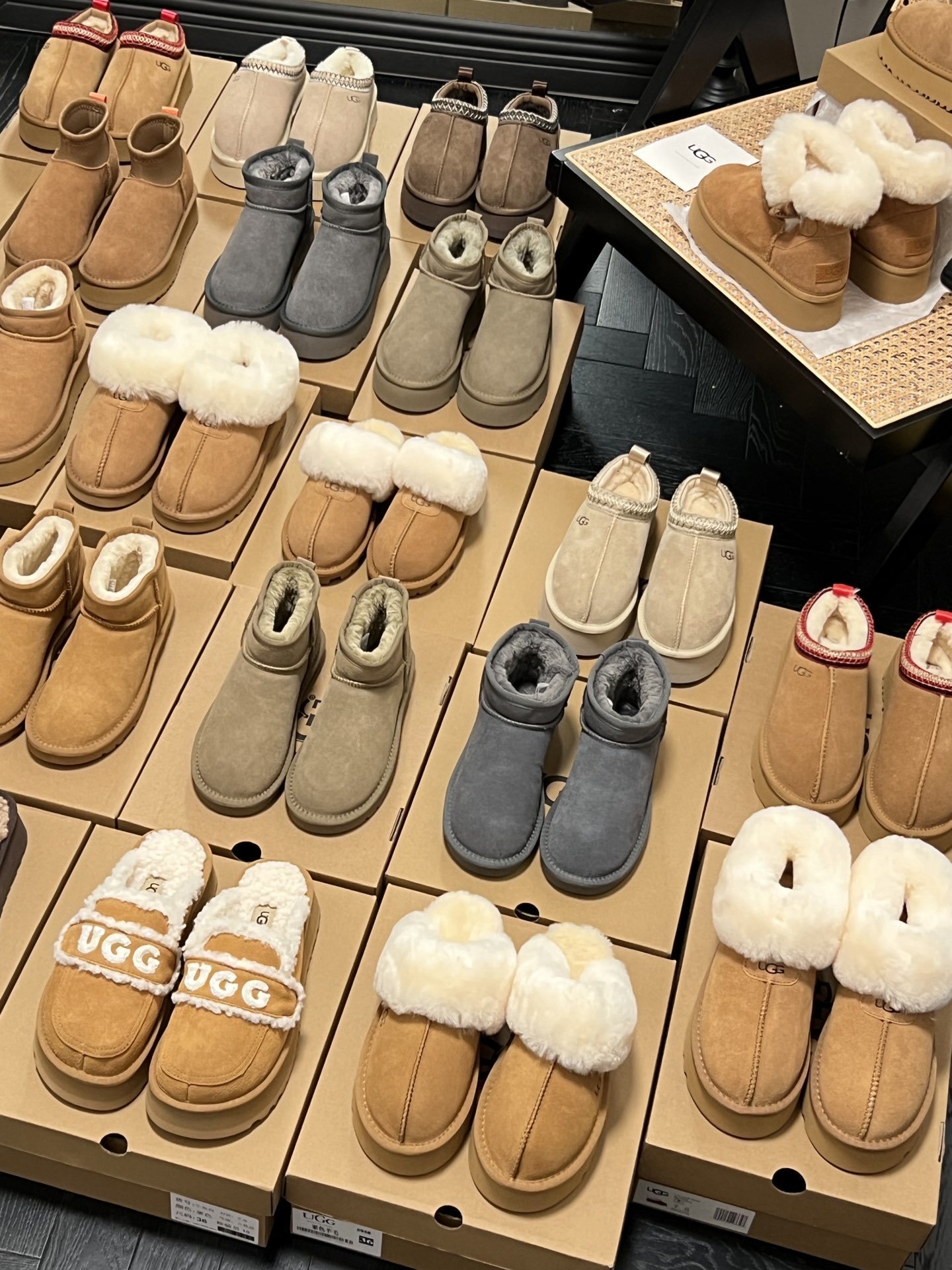 50$ new_dh Top Quality UGG Boot Leather Wool Size 35-40 52251035964 JDS324 gallery