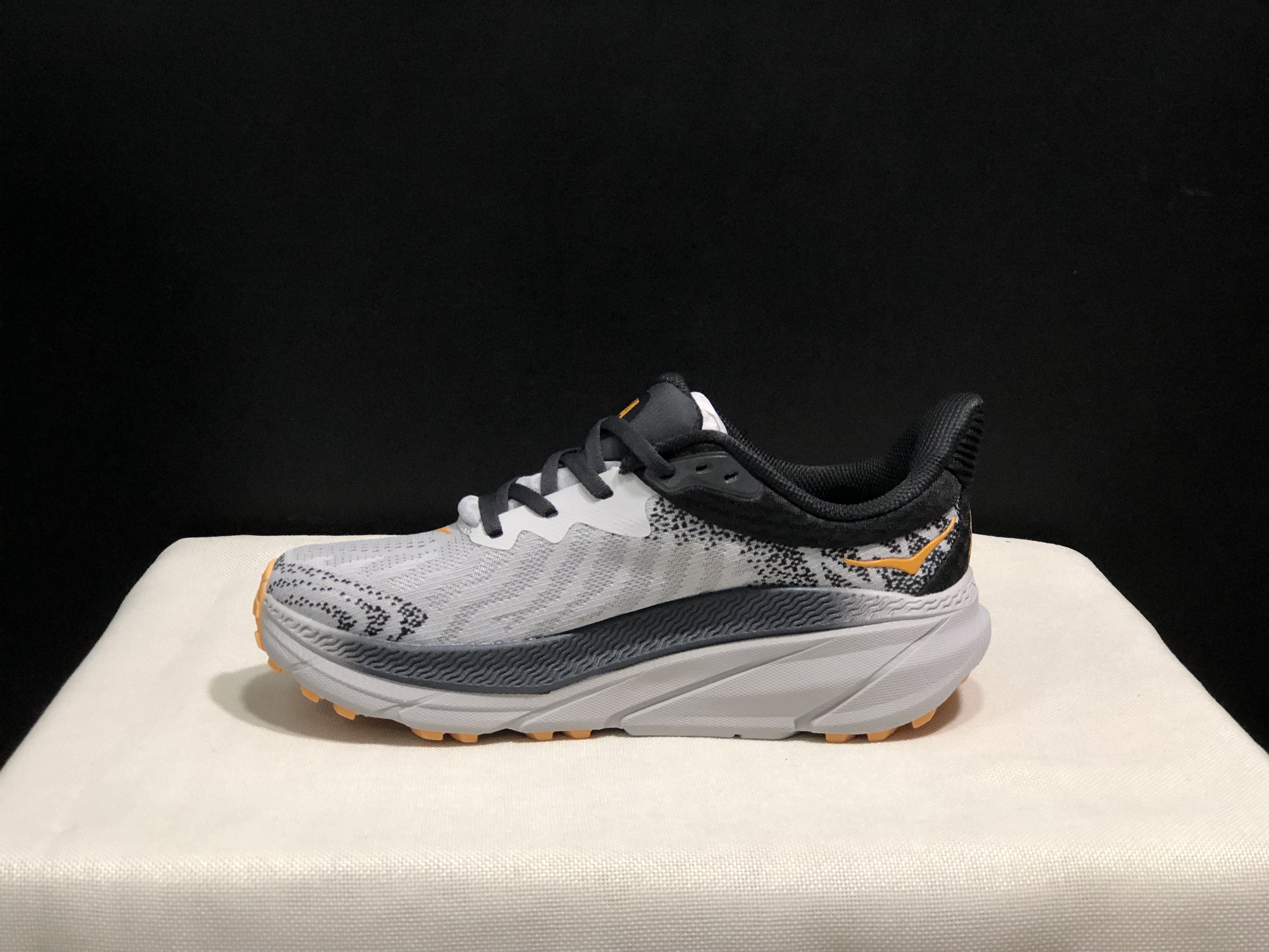 51$ dh HOKA ONE ONE Challenger 7 size 36-45 HK2 gallery