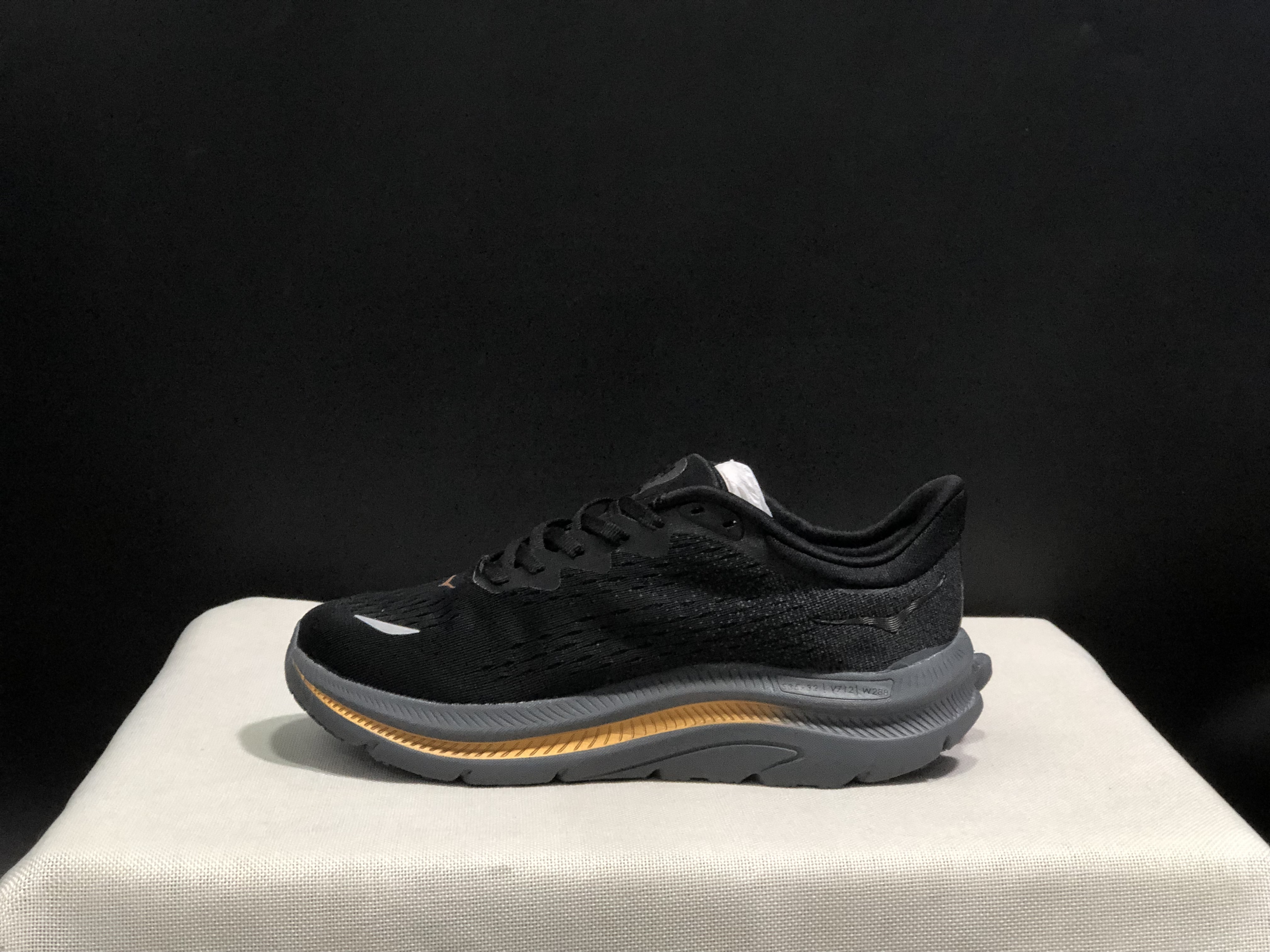 51$ dh Hoka One One Kawana size 36-45 HK5 gallery