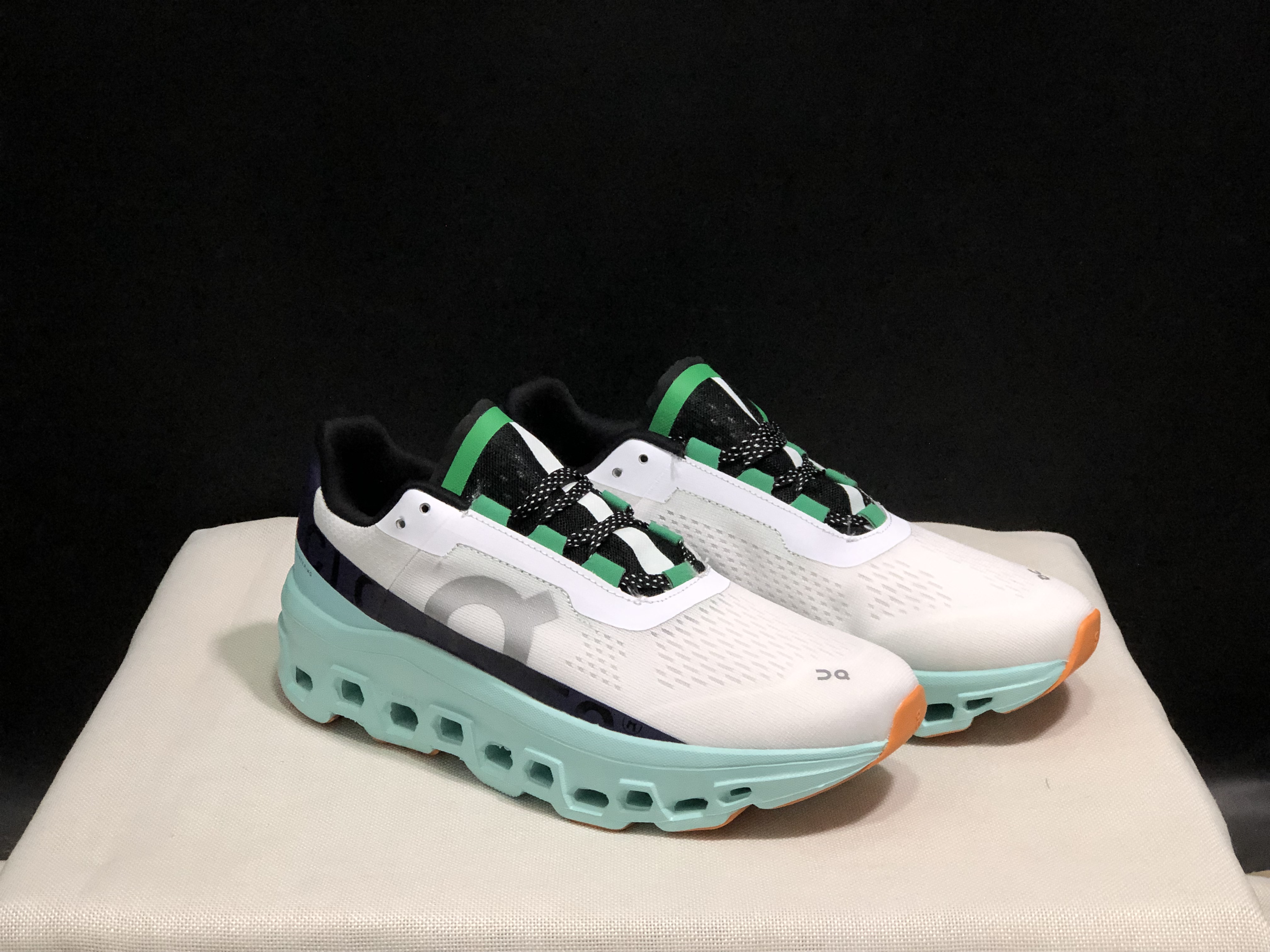 51$ dh On Cloudmonster size 36-45 CD11 gallery