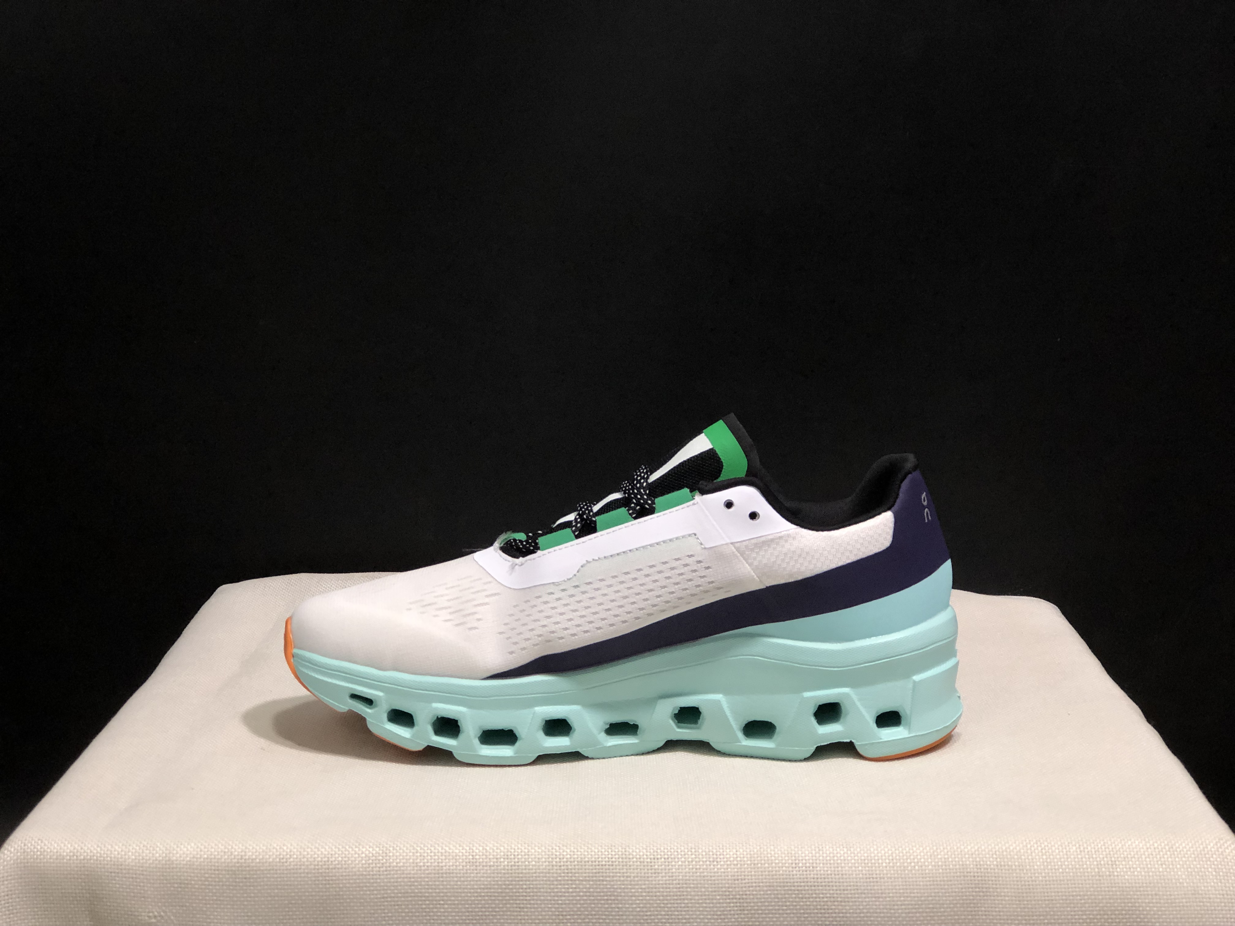 51$ dh On Cloudmonster size 36-45 CD11 gallery