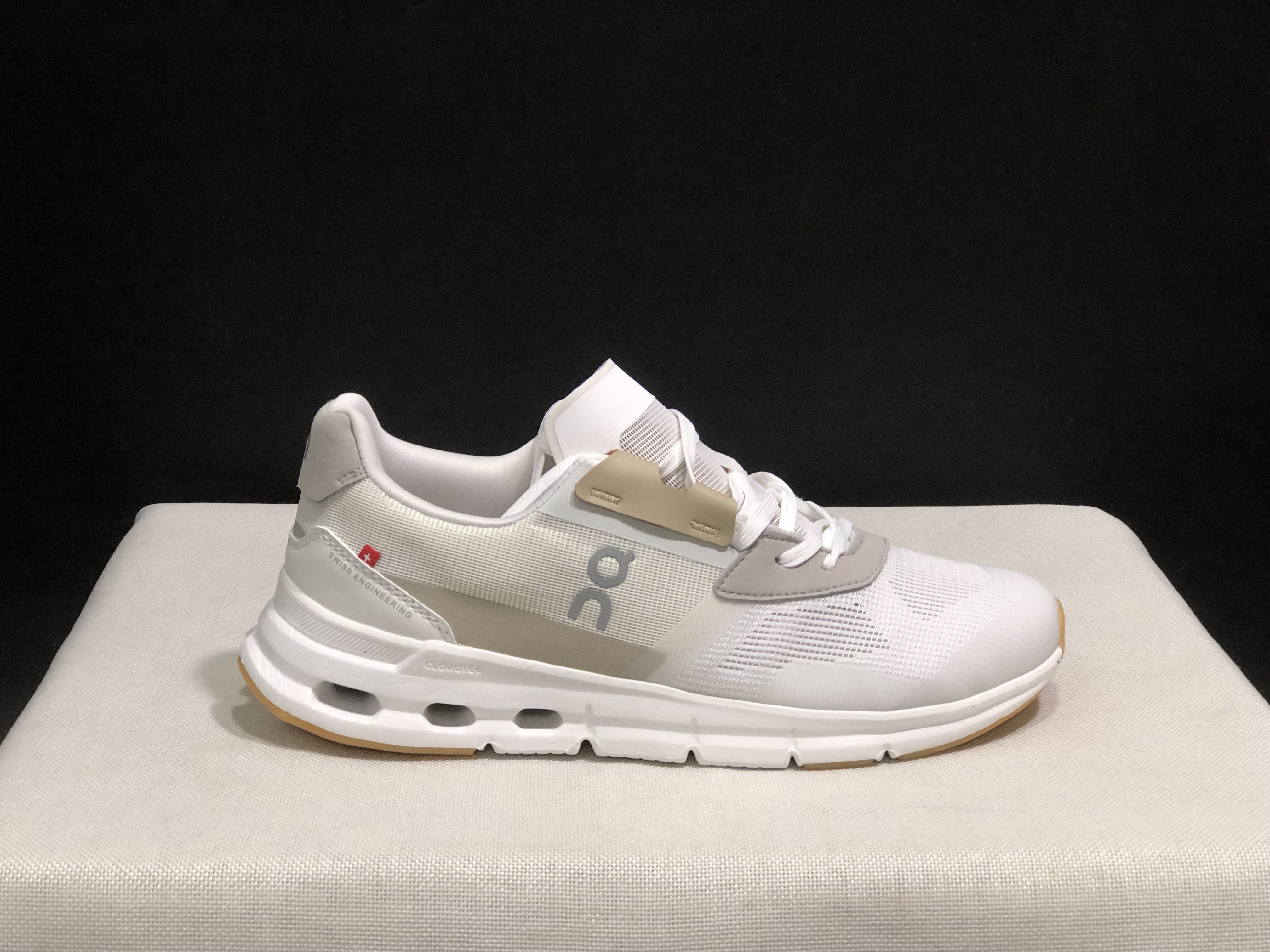 51$ dh On Cloudrift size 36-45 CD14 gallery