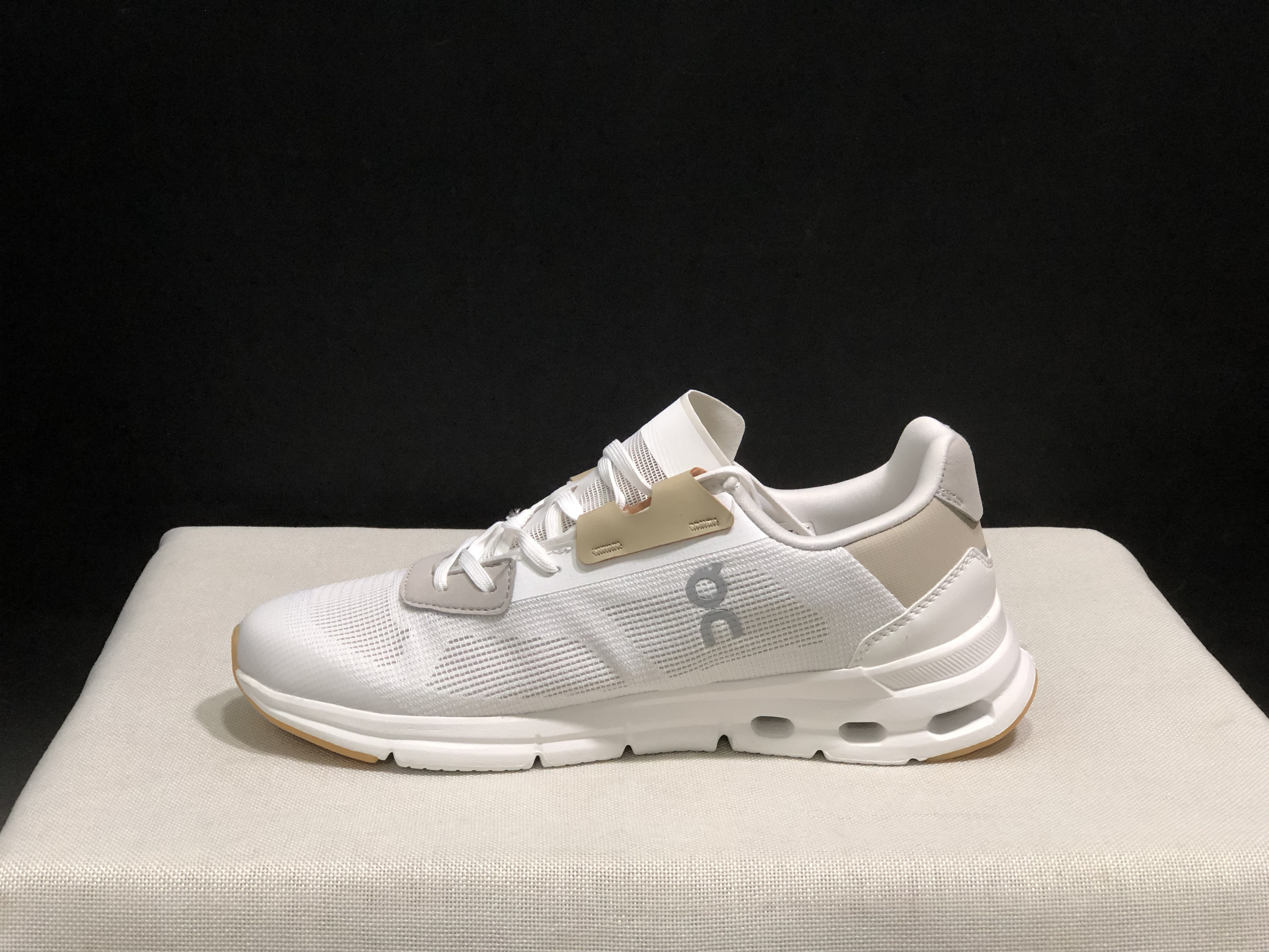 51$ dh On Cloudrift size 36-45 CD14 gallery