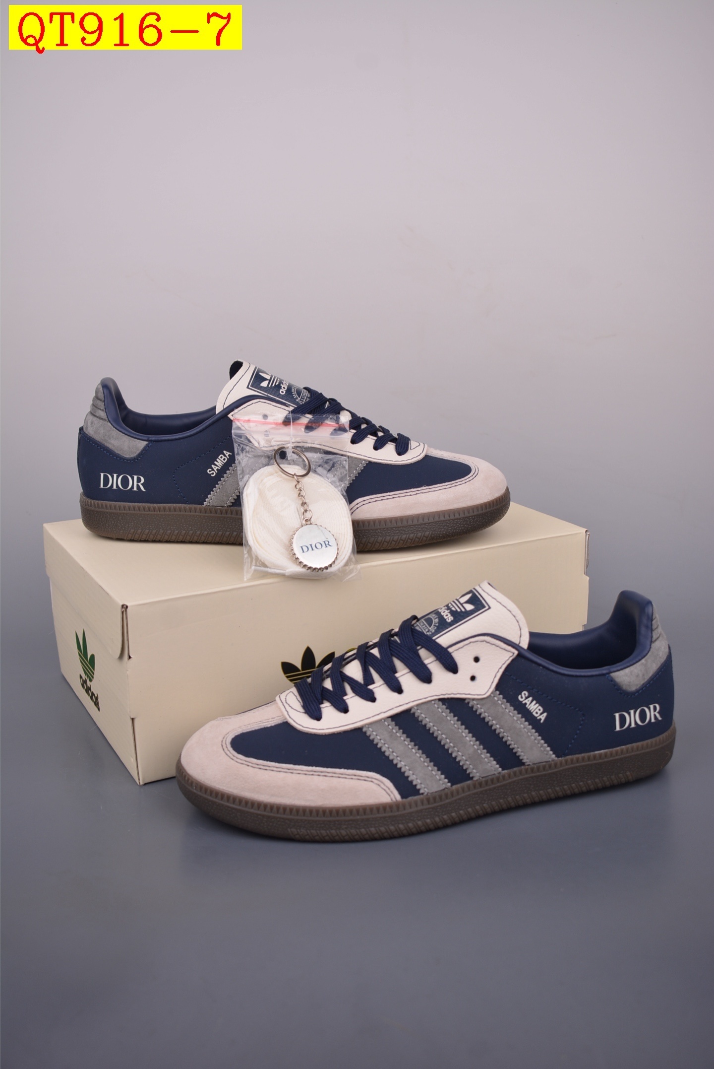 52$ Adidas Originals Samba OG Size 36-45 half 621870 QT916 gallery