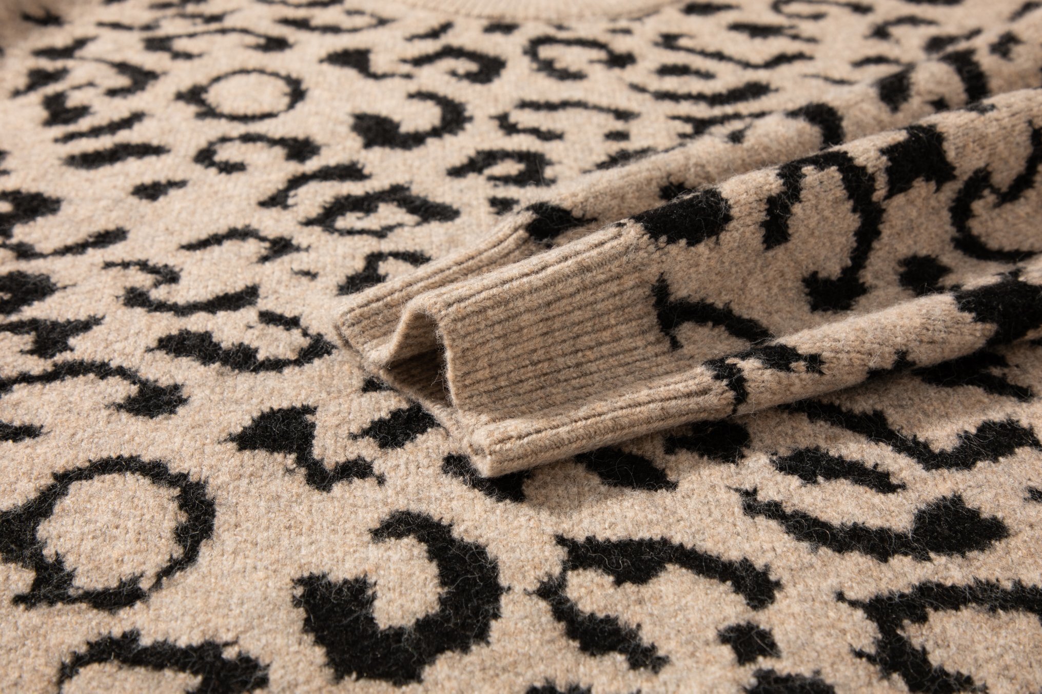 52$ MIUMIU Leopard Knit Sweater Size M-3XL 120630 LNF622 gallery