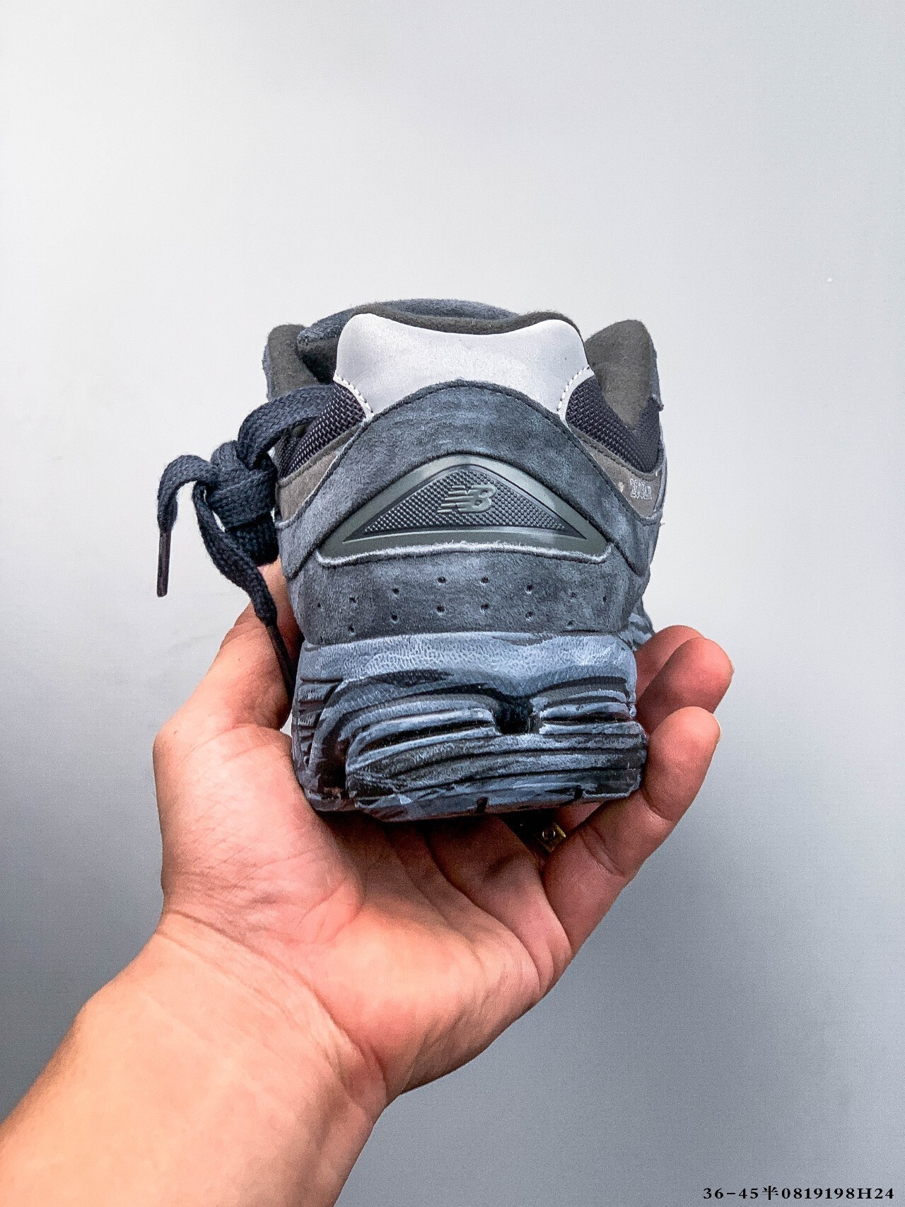 52$ NEW BALANCE NB2002 822480 QE48 gallery