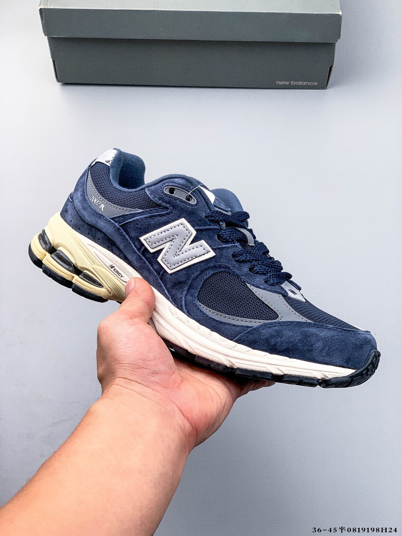 52$ NEW BALANCE NB2002 822480 QE48 gallery