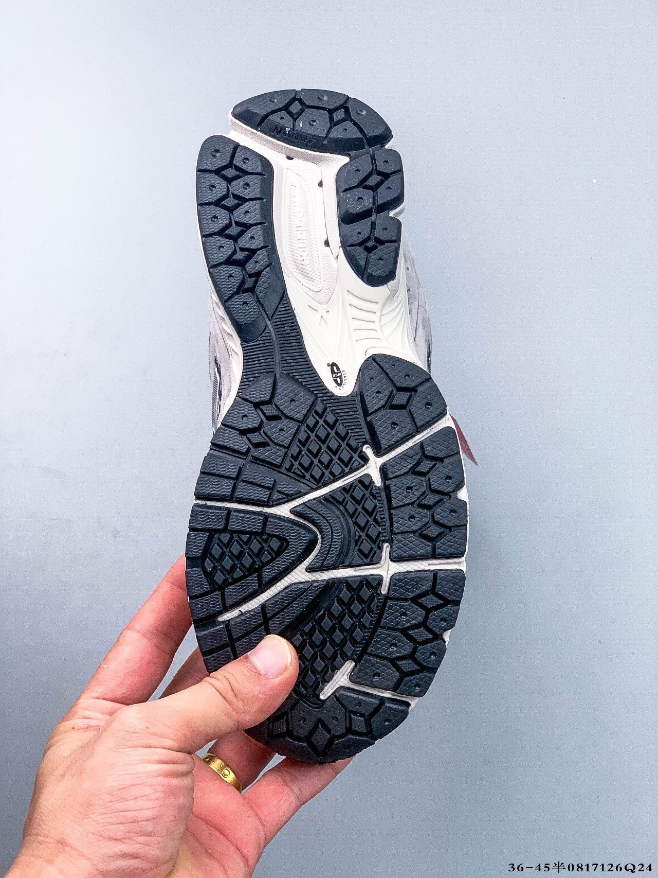 52$ NEW BALANCE NB2002 822480 QE48 gallery