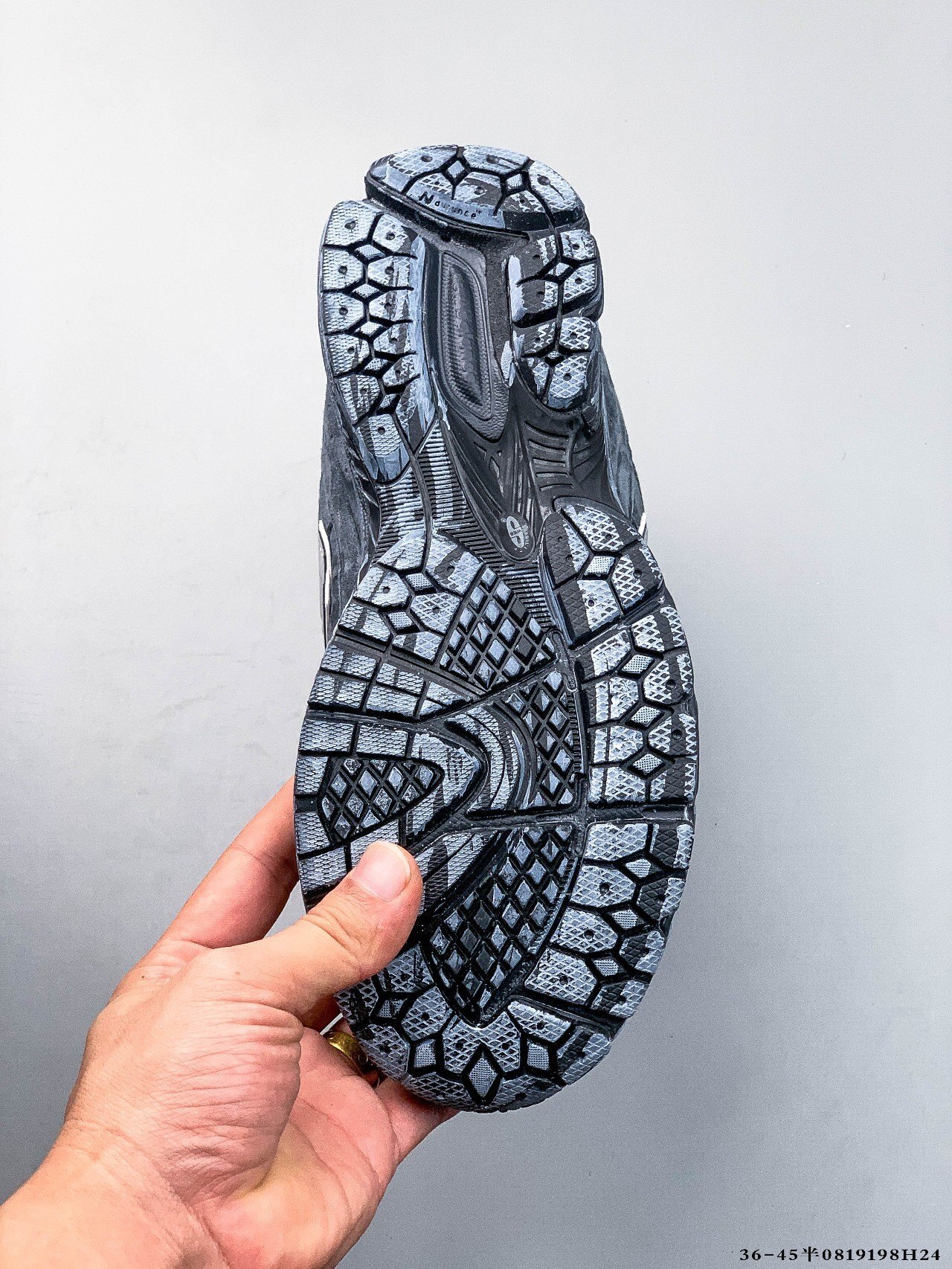 52$ NEW BALANCE NB2002 822480 QE48 gallery