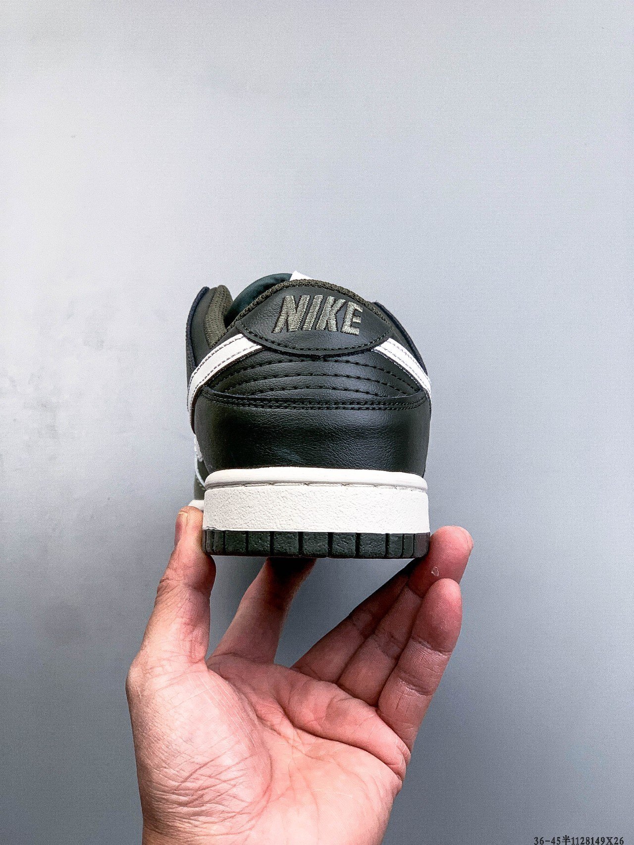 52$ NIKE SB DUNK LOW PRO size 36-46 half 225670 QE254 gallery