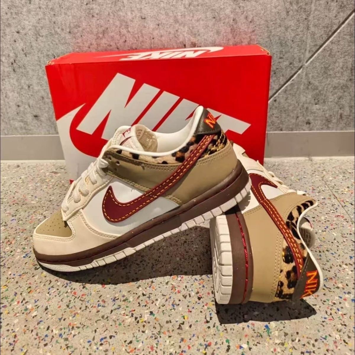 52$ Nike Sb Dunk Size 36-45 half 622480 QE72 gallery