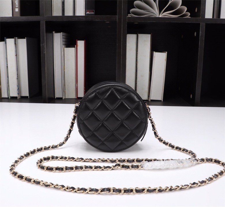 54$ CHANEL 3341 size 12X12X4 cm 337260 BR2174 gallery