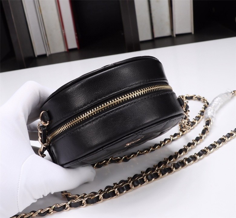 54$ CHANEL 3341 size 12X12X4 cm 337260 BR2174 gallery