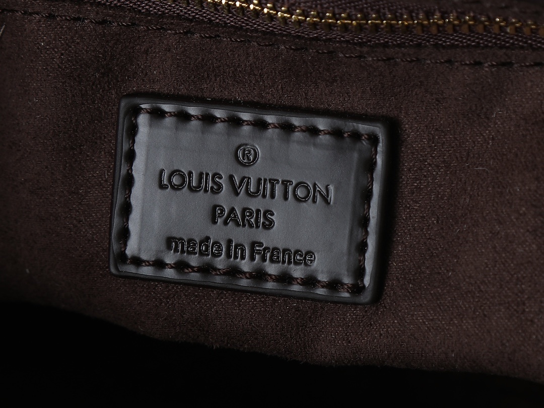 54$ LV Nicolas Ghesquiere Tote bag size 12x18x7 cm 339200 BR2100 gallery