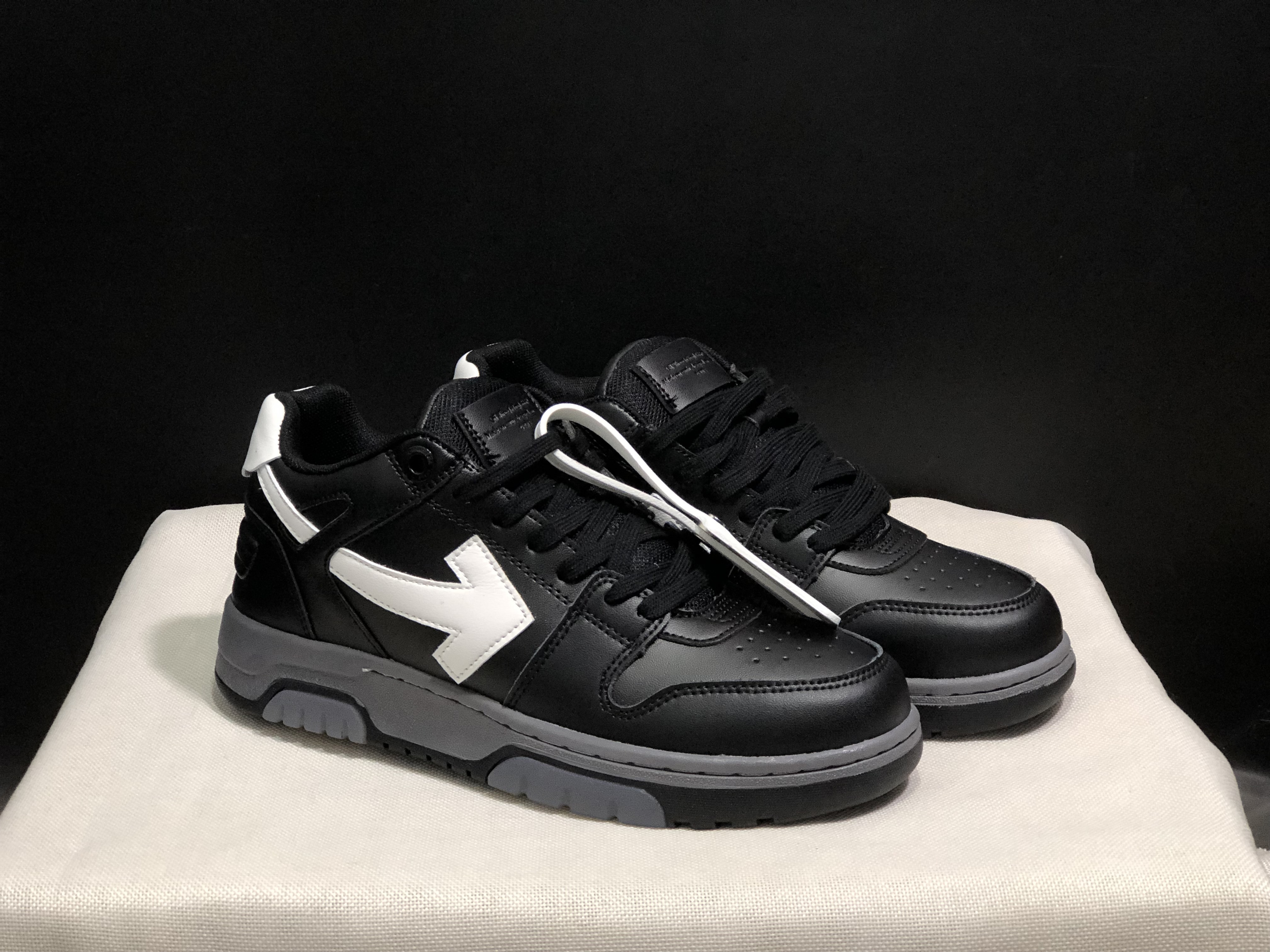 56$ OFF-WHITE Out Of Office Size 36-45 022660 GHT3228 gallery