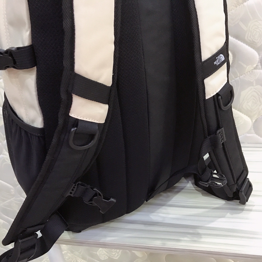 56$ The North Face Backpack Size 40x34x13cm 928600 ZZ873 gallery