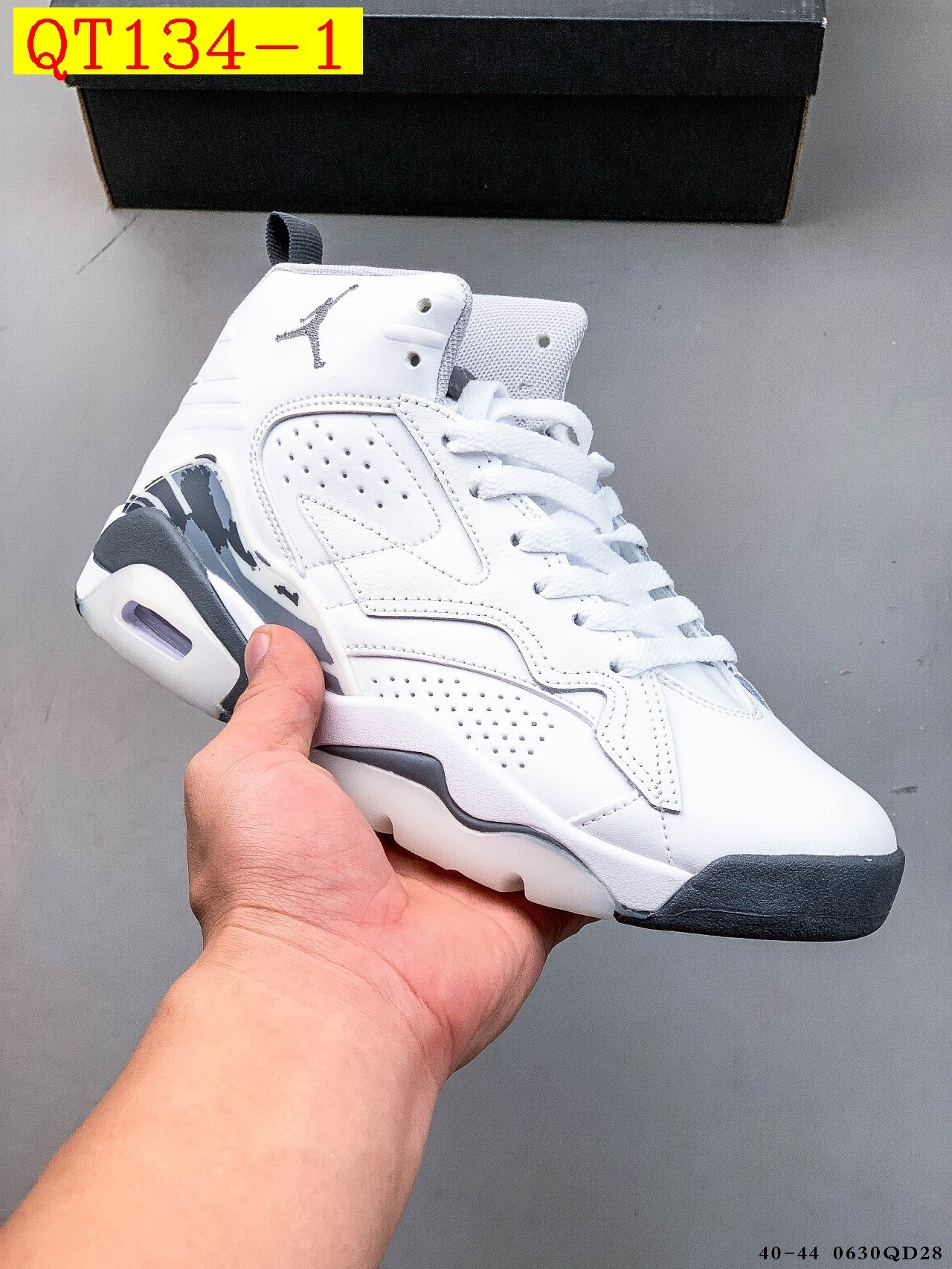 57$ Jordan MVP Playoff size 40-44 128800 QT134 gallery