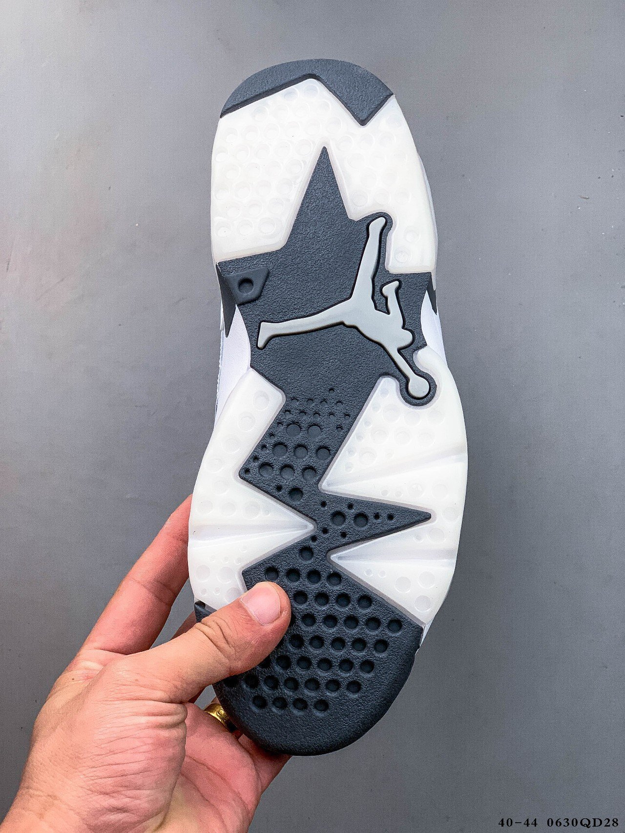 57$ Jordan MVP Playoff size 40-44 128800 QT134 gallery