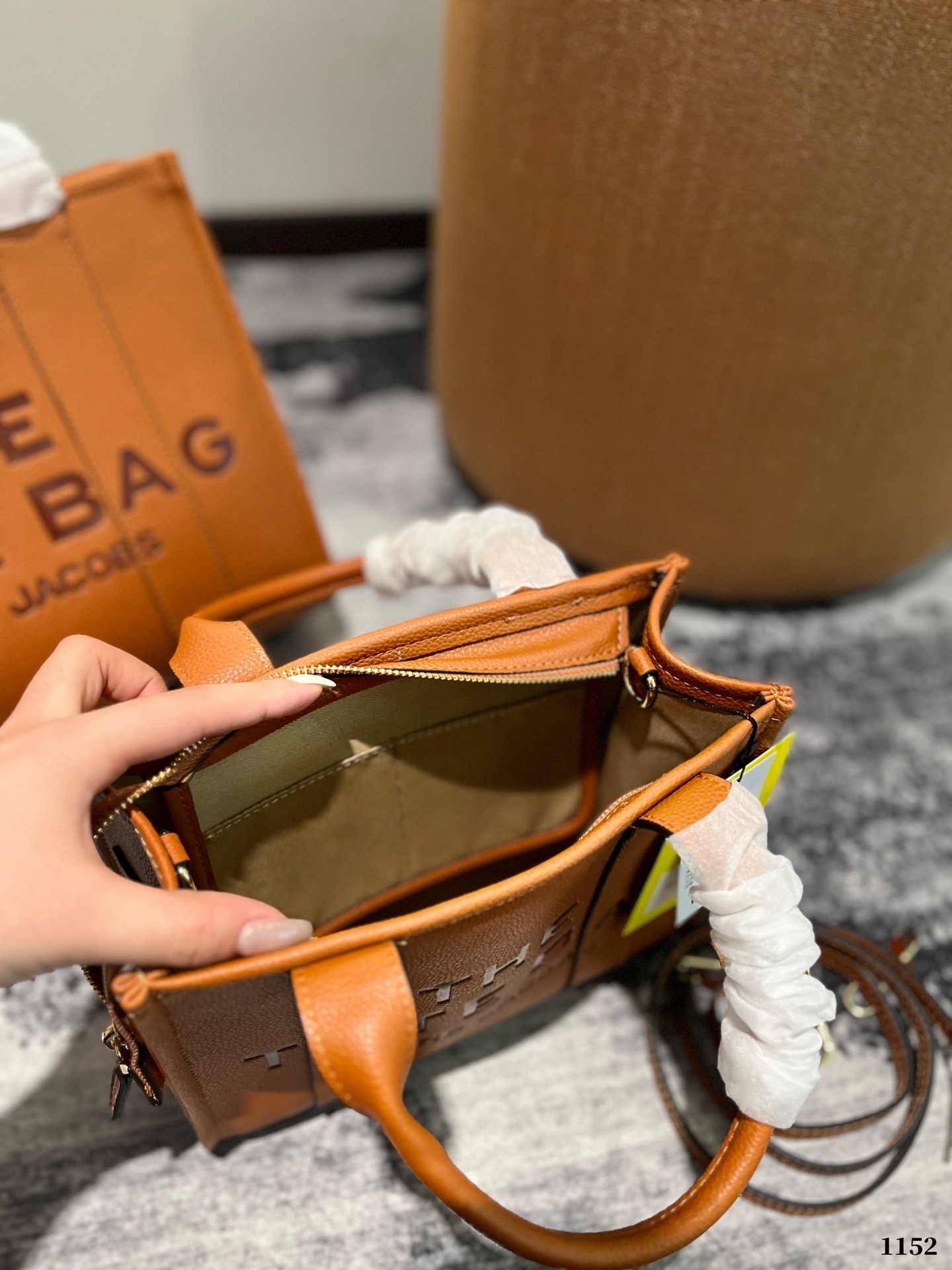 57$ MJ MARC JACOBS the traveler tote bag size 33x25cm BF50 gallery