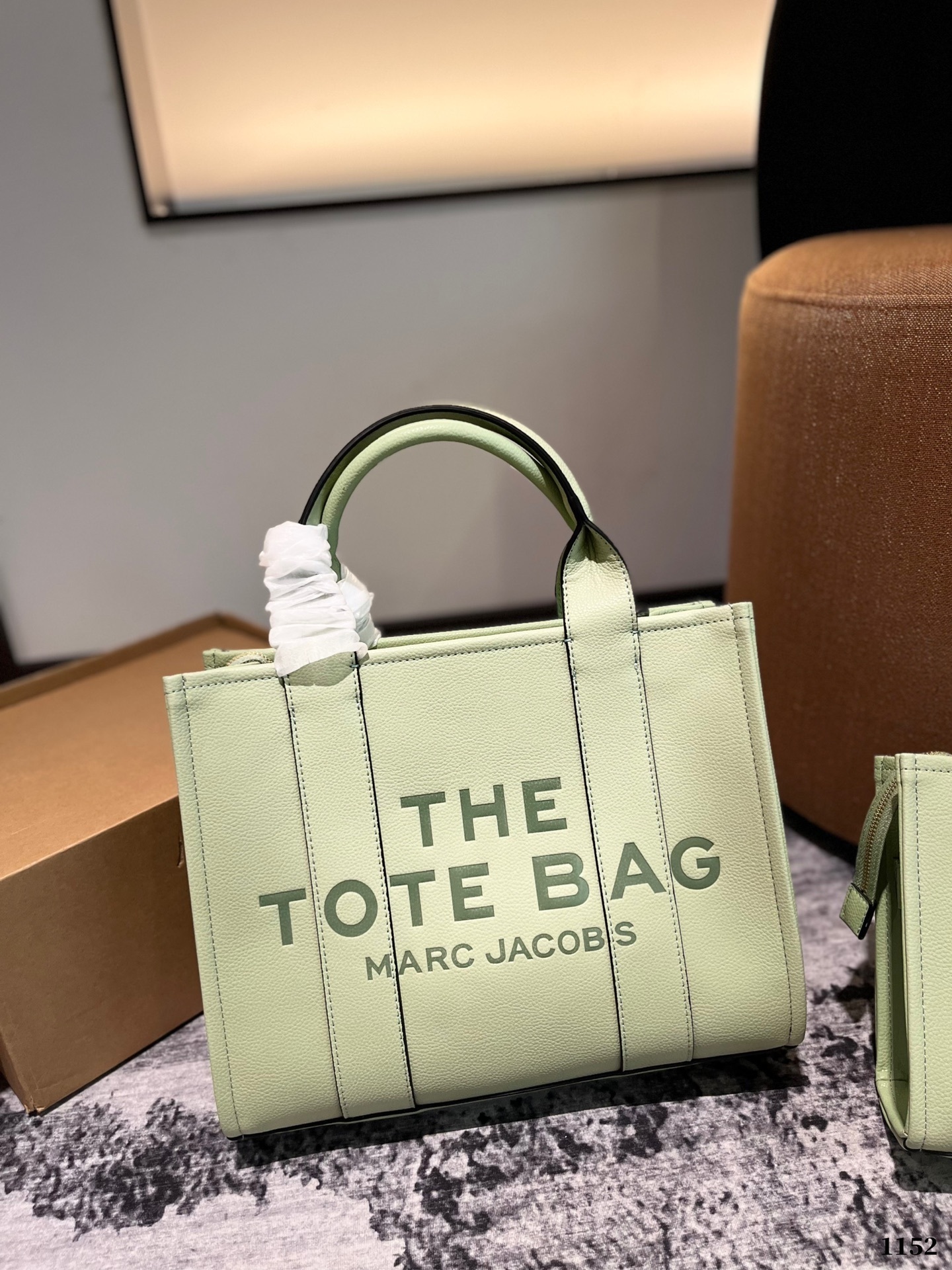 57$ MJ MARC JACOBS the traveler tote bag size 33x25cm BF50 gallery