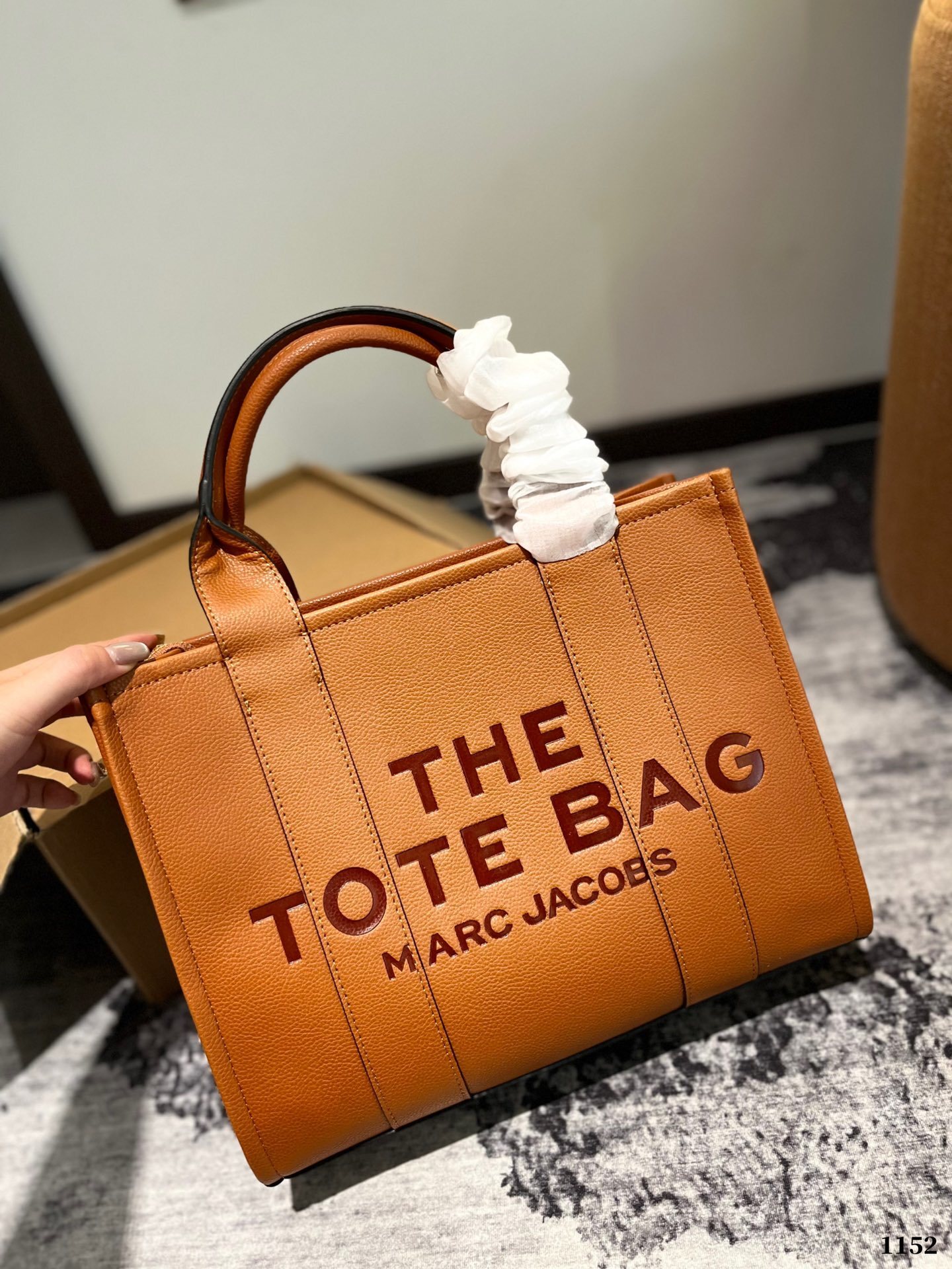 57$ MJ MARC JACOBS the traveler tote bag size 33x25cm BF50 gallery